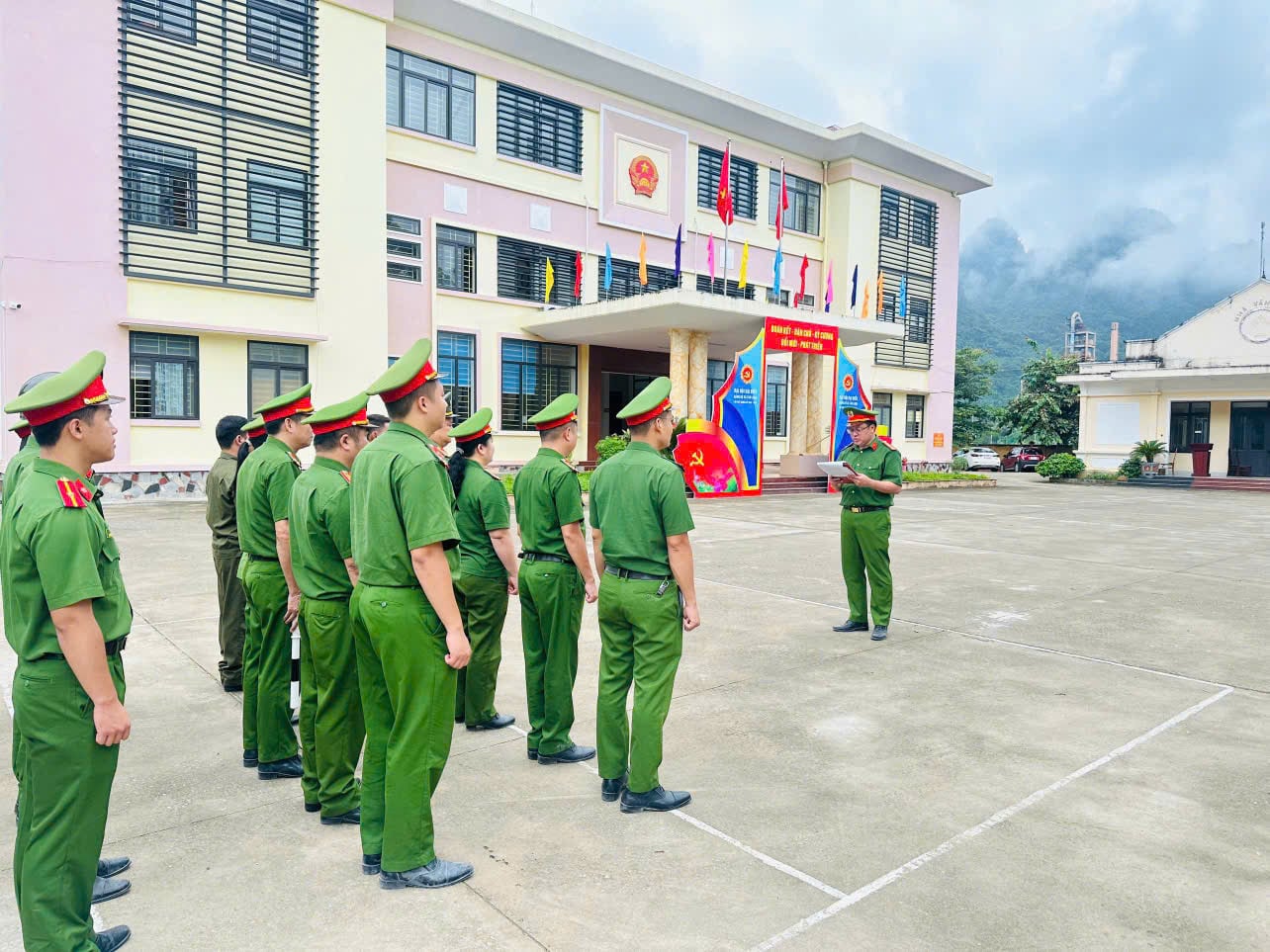 CÔNG AN XÃ TÂN LONG TĂNG CƯỜNG TUẦN TRA ĐẢM BẢO AN NINH TRẬT TỰ ĐẢM BẢO AN NINH TRẬT TỰ ĐẠI HỘI ĐẢNG BỘ XÃ TÂN LONG LẦN THỨ I, NHIỆM KỲ 2025 - 2030