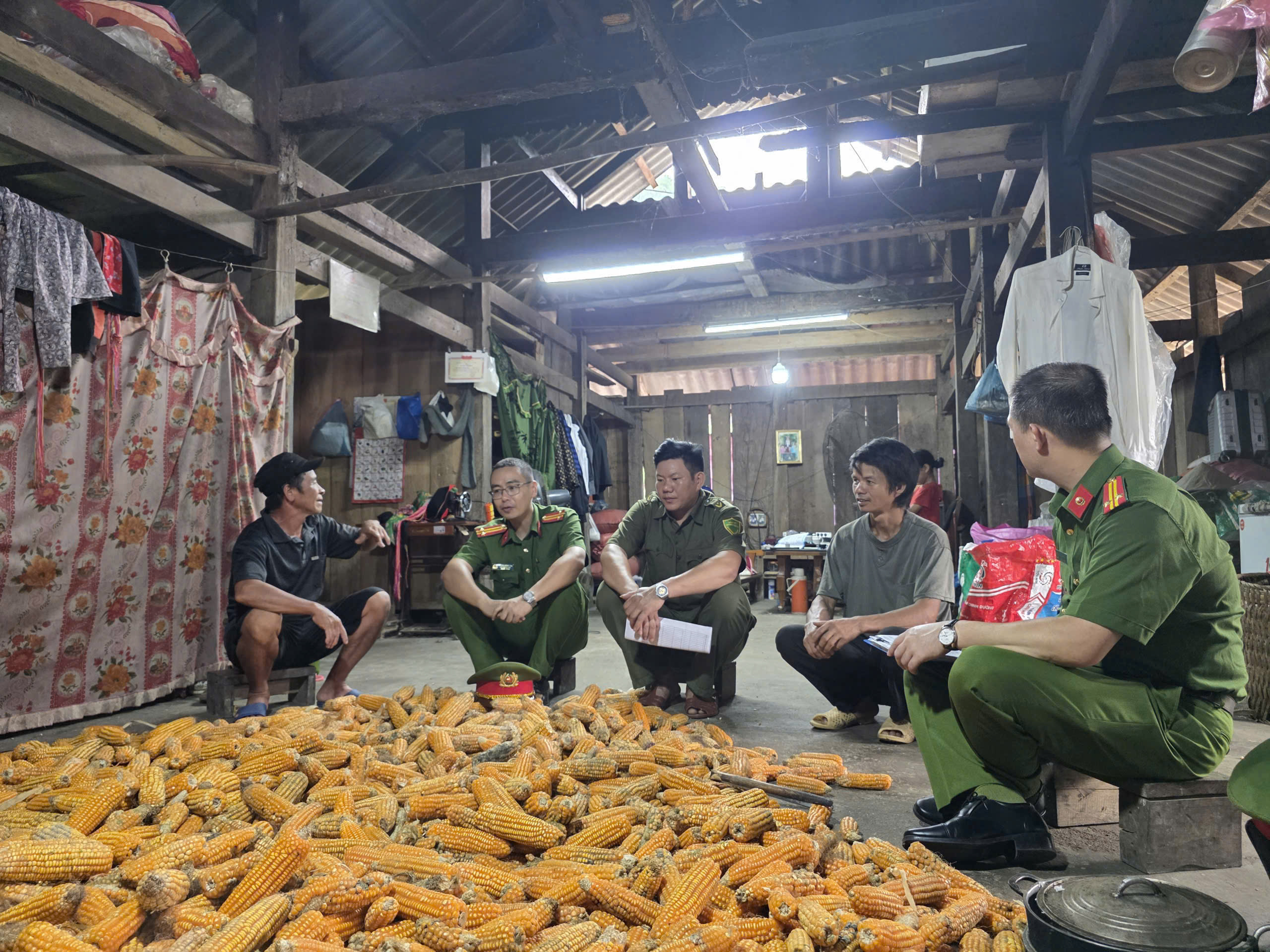 XÂY DỰNG THẾ TRẬN AN NINH NHÂN DÂN VỮNG CHẮC NGAY TỪ CƠ SỞ