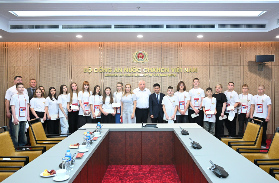 BỘ CÔNG AN GẶP MẶT ĐOÀN CON CÁN BỘ, CHIẾN SĨ BỘ NỘI VỤ LIÊN BANG NGA