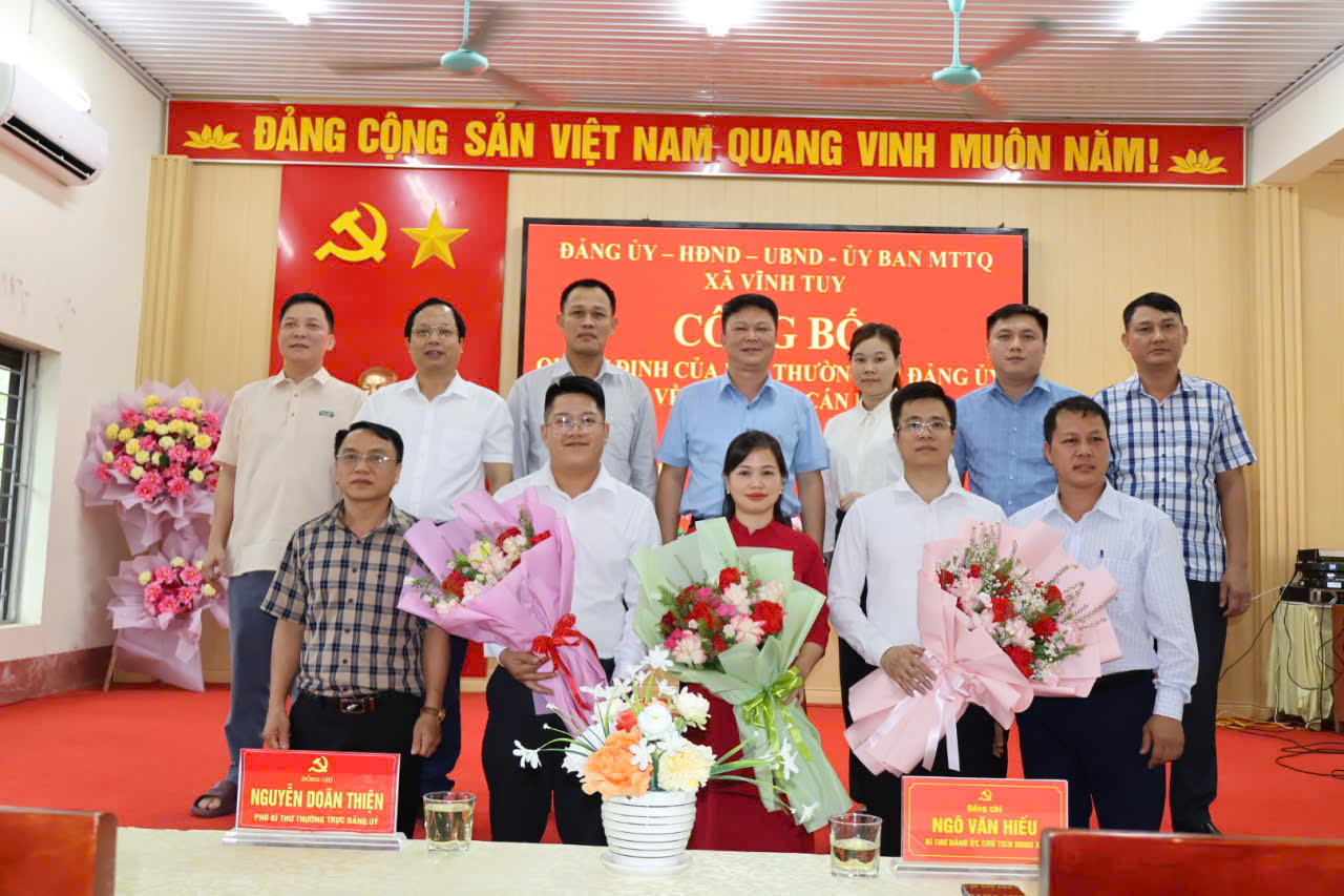 Hội nghị công bố Quyết định của Ban Thường vụ Đảng ủy xã Vĩnh Tuy về công tác cán bộ