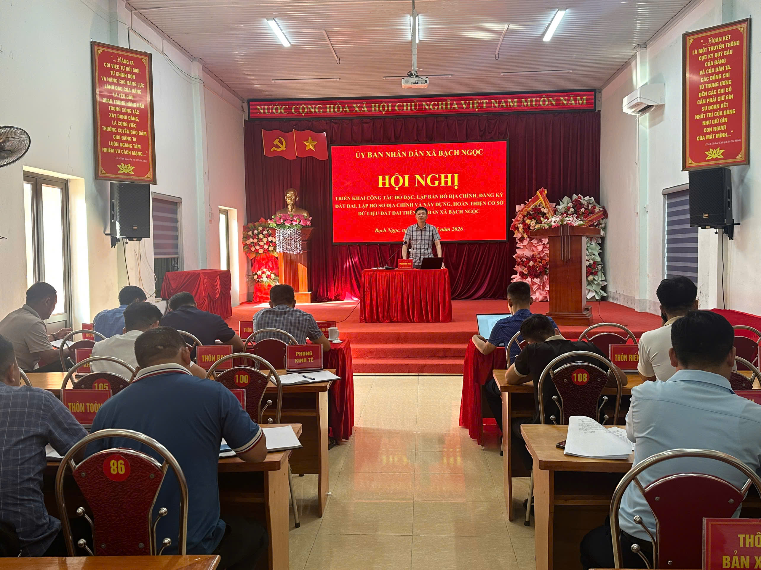 Hội nghị triển khai công tác đo đạc lập bản đồ địa chính, đăng ký đất đai, lập hồ sơ địa chính và xây dựng hoàn thiện cơ sở dữ liệu đất đai trên địa bàn xã Bạch Ngọc