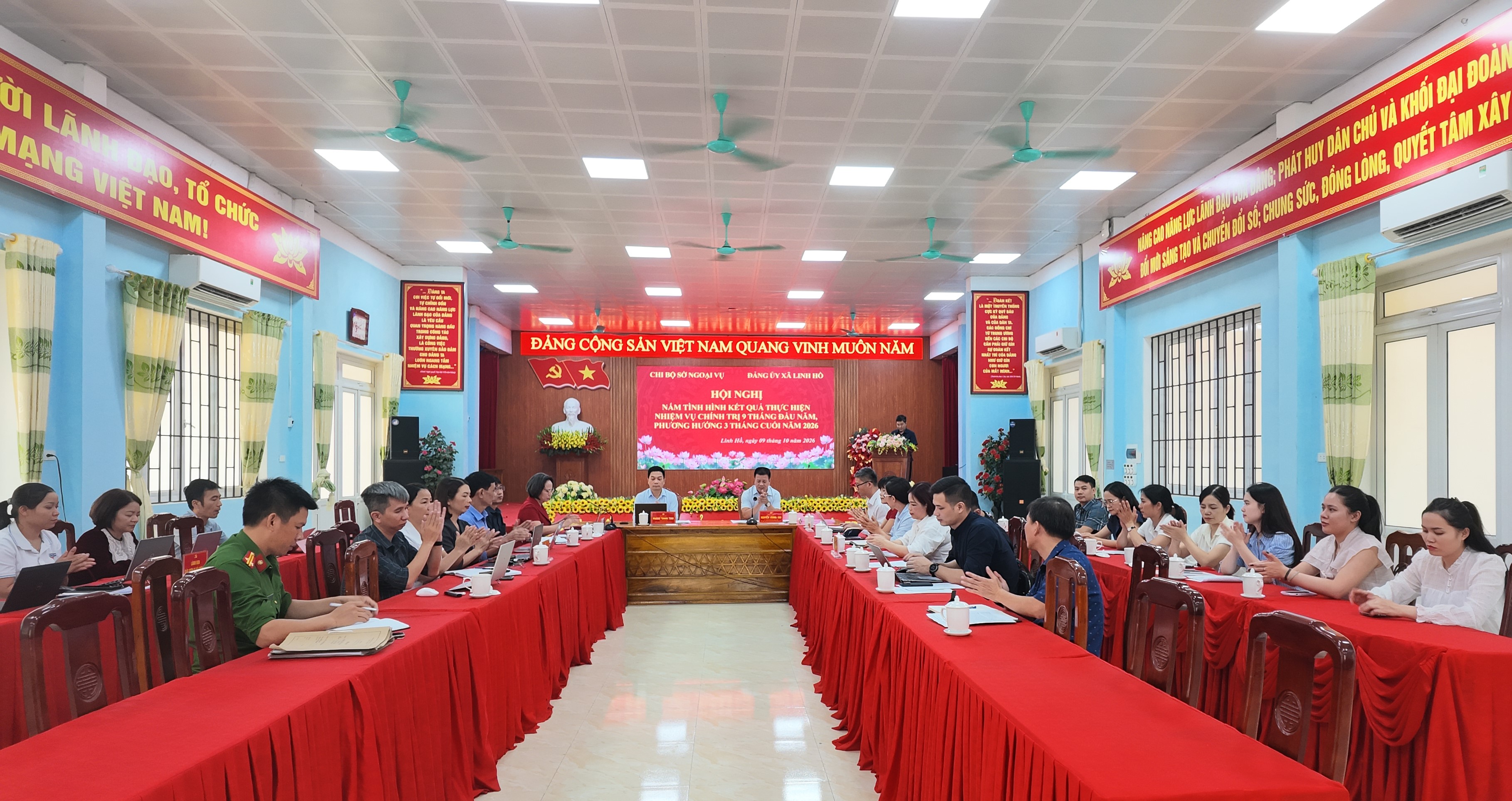 Chi bộ Sở Ngoại vụ tỉnh Tuyên Quang làm việc với Ban Thường vụ Đảng ủy xã Linh Hồ