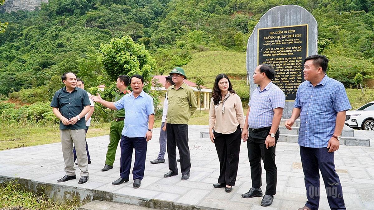 Đoàn công tác của tỉnh khảo sát thực tế vùng hồ Thủy điện Tuyên Quang