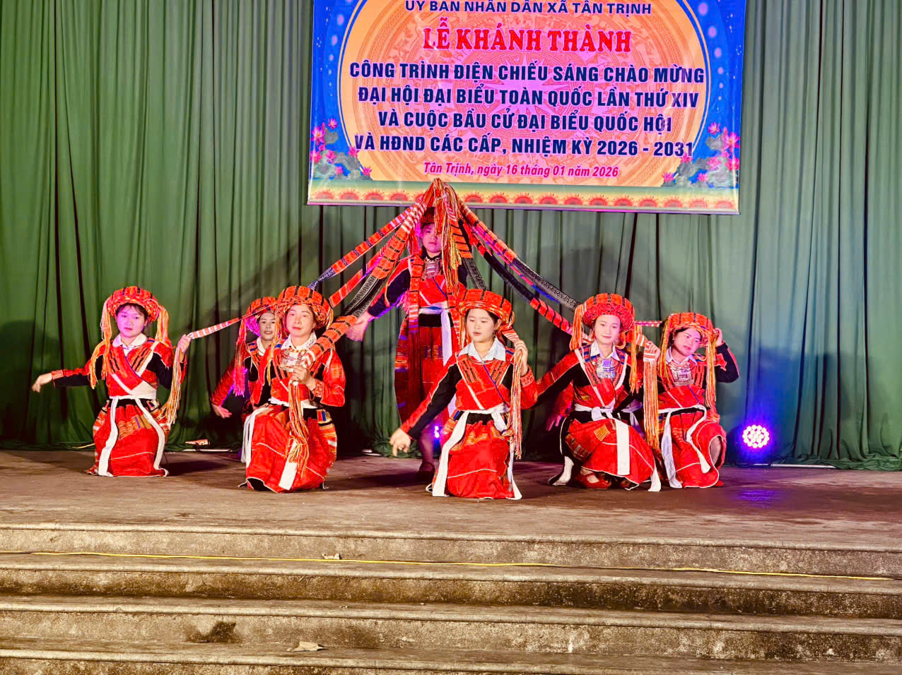 XÃ TÂN TRỊNH KHÁNH THÀNH CÔNG TRÌNH ĐIỆN CHIẾU SÁNG, ĐÈN LED MÀU TRÊN QUỐC LỘ 279