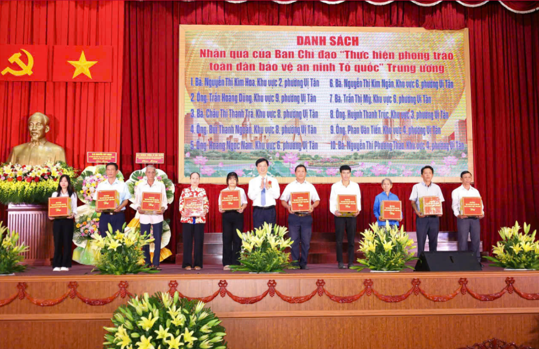 TIẾP TỤC KHẲNG ĐỊNH NHÂN DÂN LÀ TRUNG TÂM, LÀ CHỦ THỂ CỦA THẾ TRẬN AN NINH NHÂN DÂN