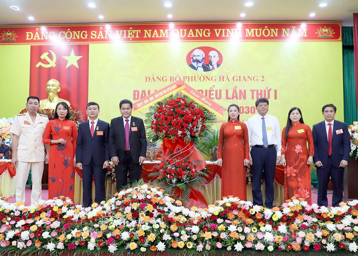Phó Bí thư Thường trực Tỉnh ủy Lê Thị Kim Dung dự Đại hội Đảng bộ phường Hà Giang 2