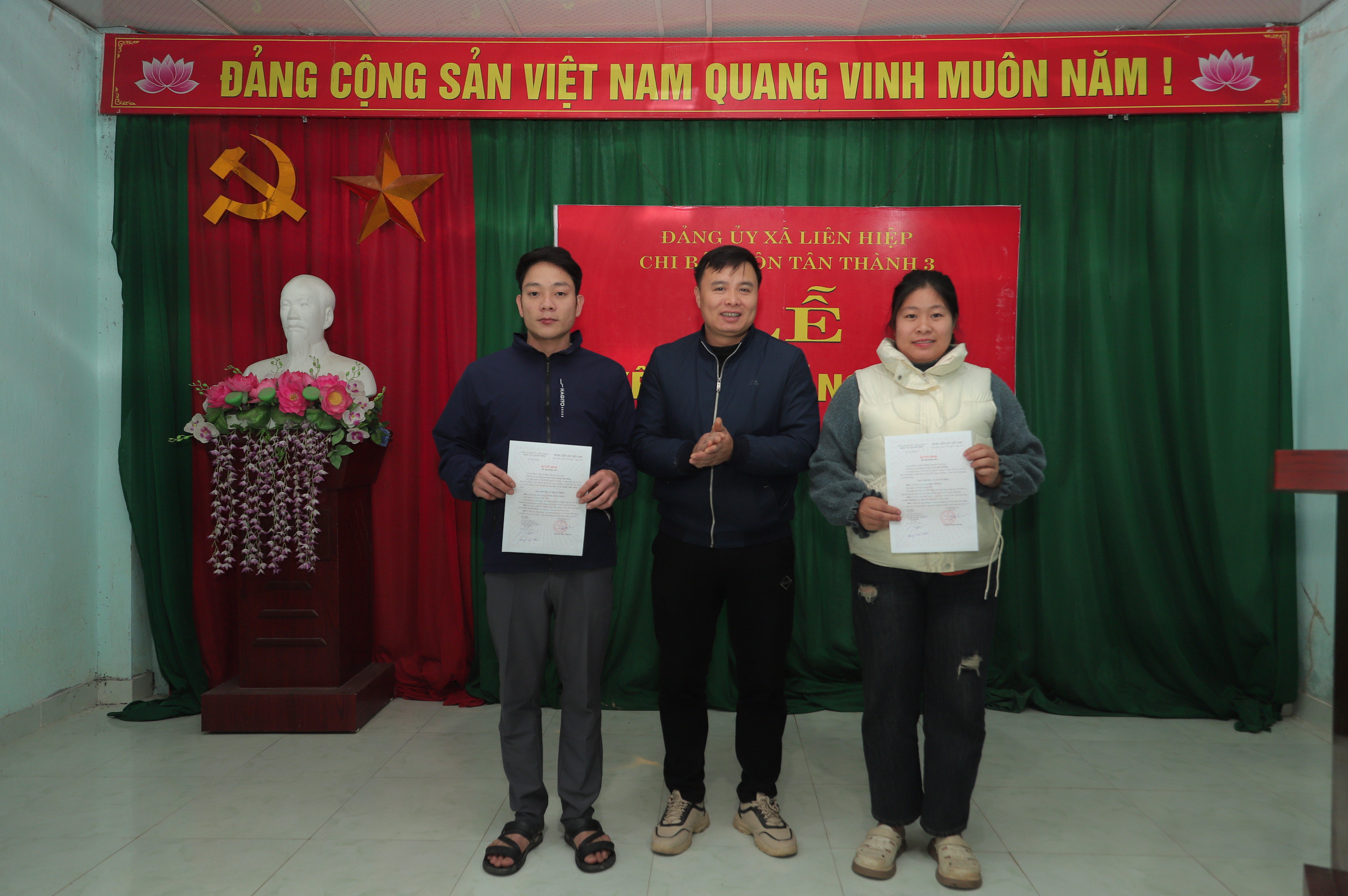 Chi bộ thôn Tân Thành 3 tổ chức Lễ kết nạp đảng viên mới