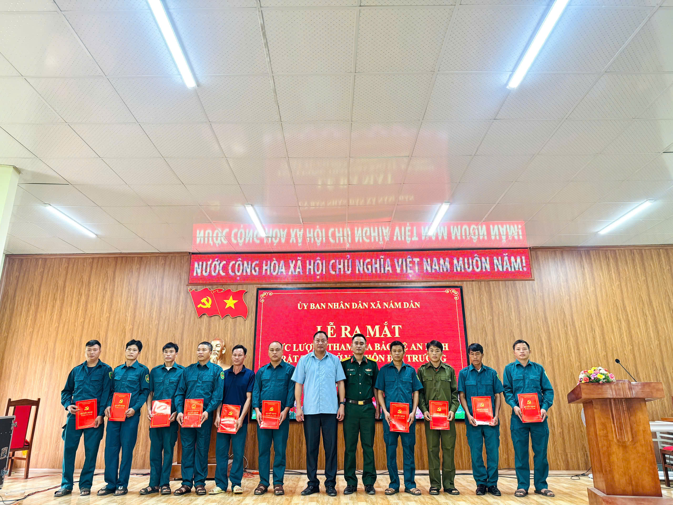 XÃ NẤM DẨN TỔ CHỨC LỄ RA MẮT LỰC LƯỢNG THAM GIA BẢO VỆ AN NINH, TRẬT TỰ Ở CƠ SỞ VÀ THÔN ĐỘI TRƯỞNG NĂM 2026