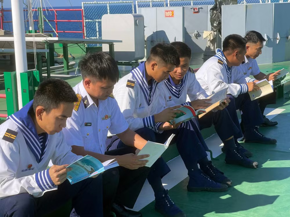 7-doc-sach-bao.jpg