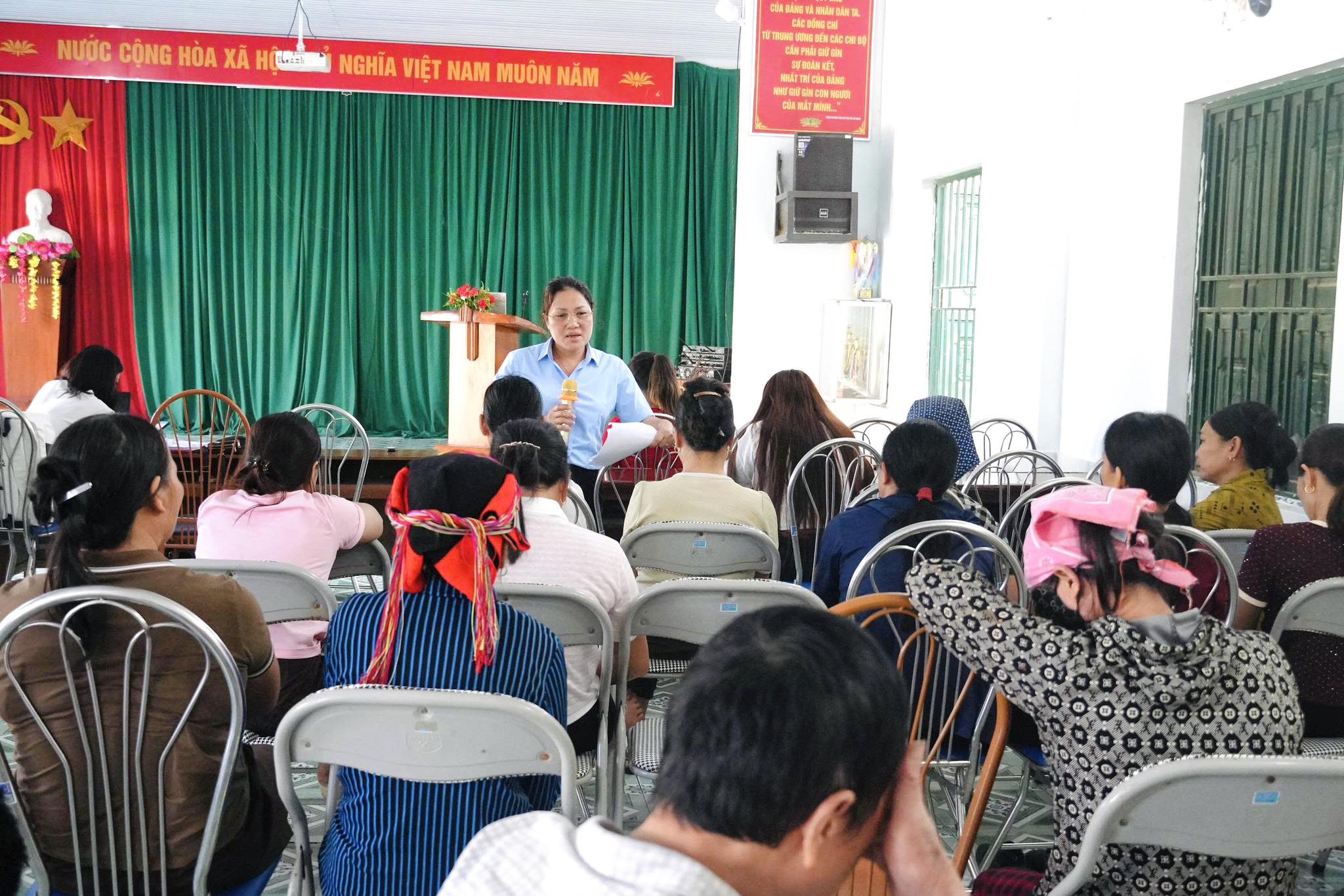 Tập huấn phòng trừ sâu bệnh cho cây trồng và phòng chống dịch bệnh cho đàn gia súc, gia cầm