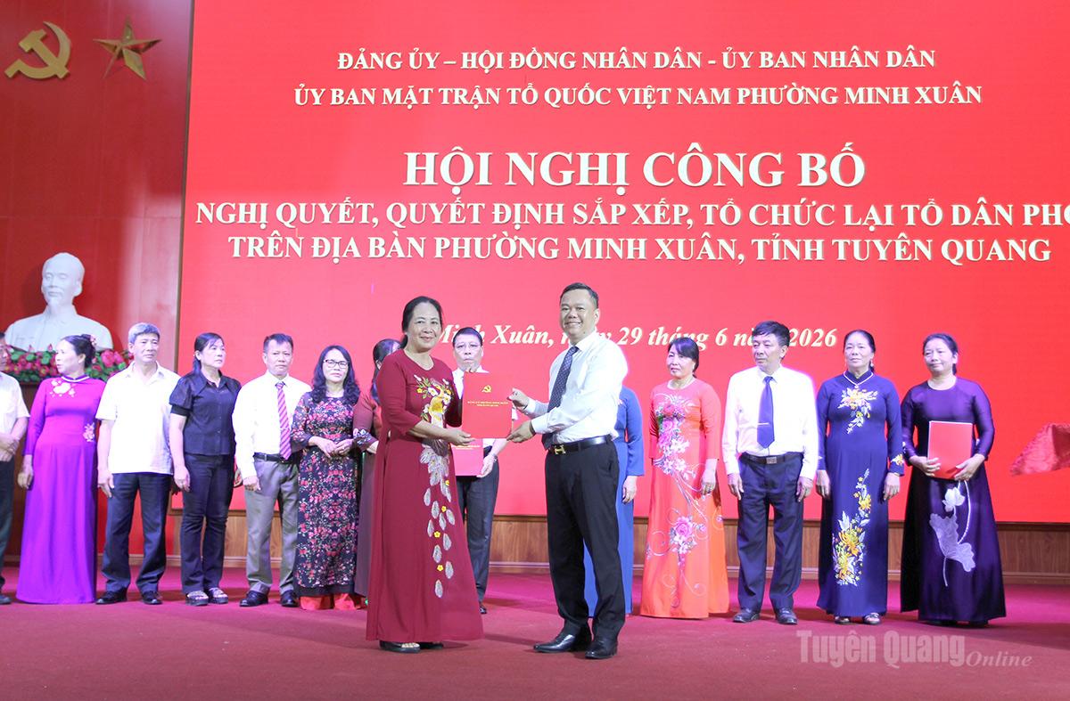 Phó Chủ tịch UBND tỉnh Đỗ Hùng Đức dự Hội nghị công bố sắp xếp, tổ chức lại tổ dân phố tại phường Minh Xuân