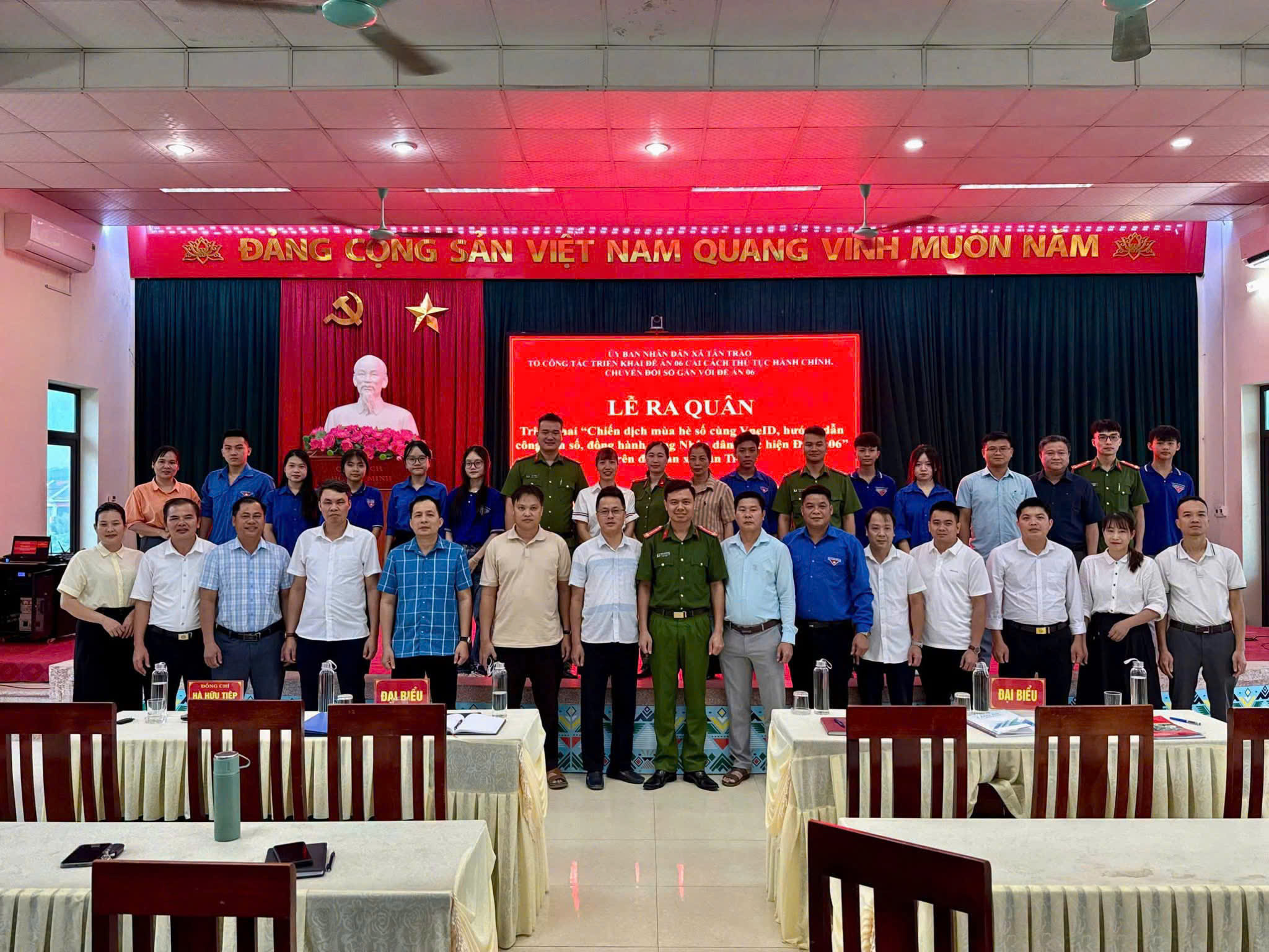 TỔ CÔNG TÁC TRIỂN KHAI ĐỀ ÁN 06 XÃ TÂN TRÀO TỔ CHỨC LỄ RA QUÂN “CHIẾN DỊCH MÙA HÈ SỐ CÙNG VNeID”