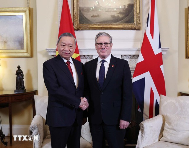 General Secretary To Lam holds talks with UK Prime Minister Keir Starmer in London