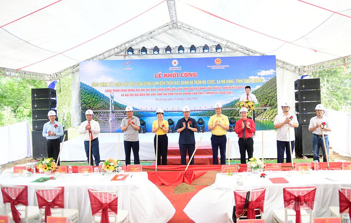 Khởi công cầu treo qua sông Gâm đến thôn Bắc Danh