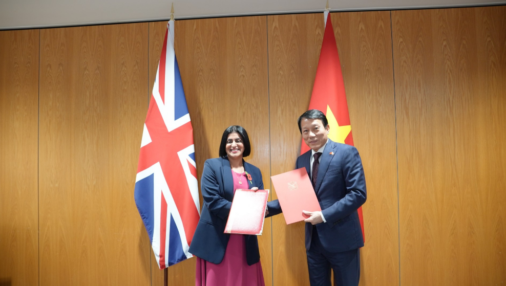 BỘ TRƯỞNG LƯƠNG TAM QUANG HỘI �ĐÀM VỚI BỘ TRƯỞNG BỘ NỘI VỤ ANH