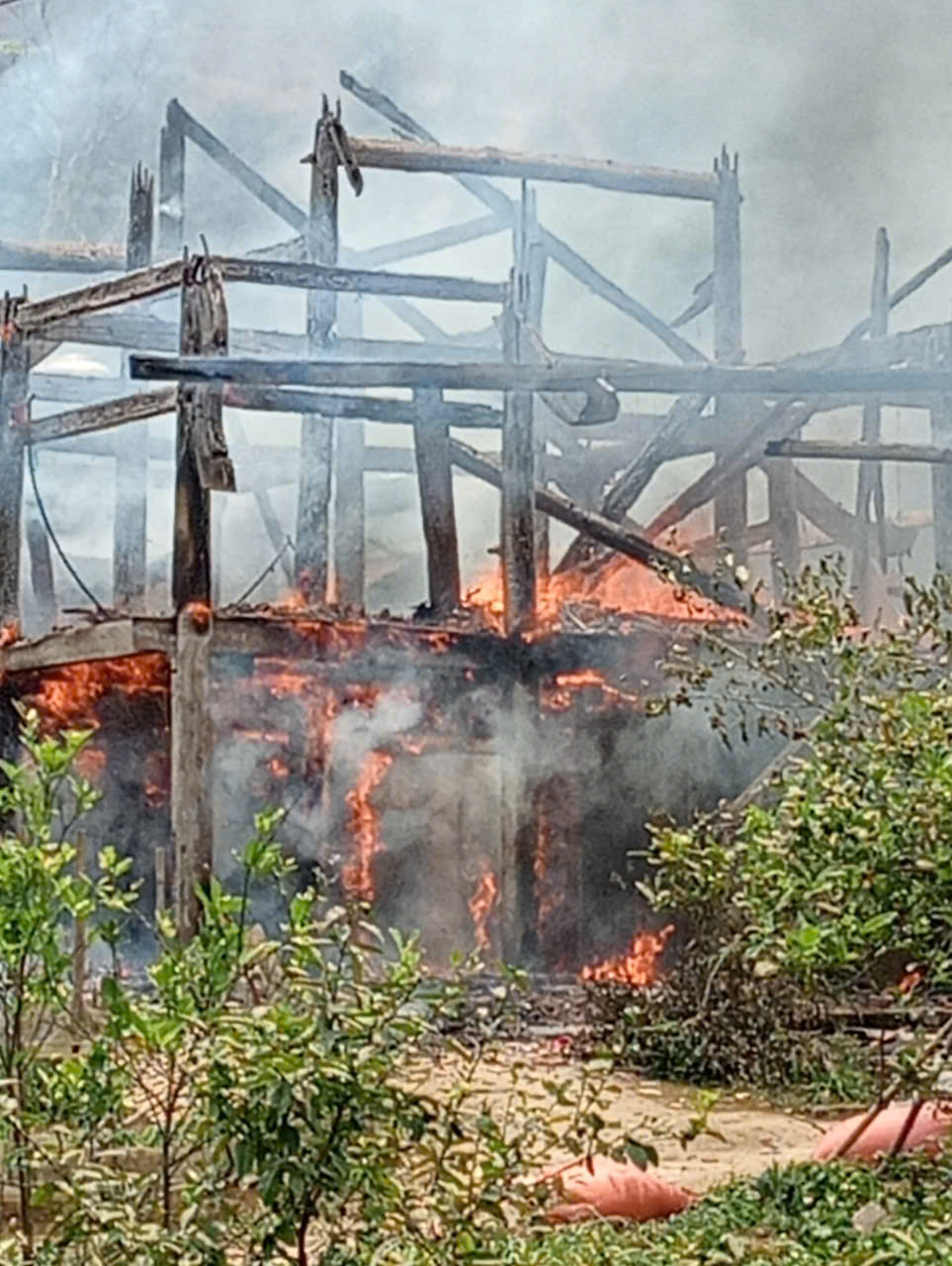 Ch&aacute;y nh&agrave;.jpg