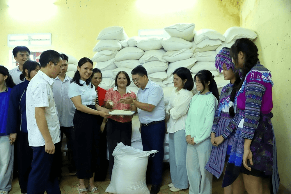 Đưa gần 60.000 tấn gạo đến học sinh vùng khó: Cần thống nhất từ chính sách đến thực tế