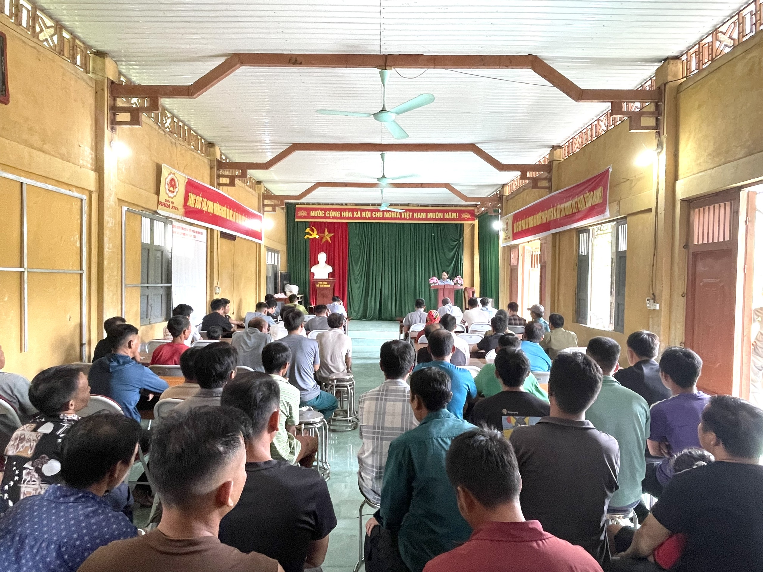 Lâm Bình tổ chức họp với người có đất và tài sản trên đất tuyến đường từ cầu thôn Xuân Lập đi thôn Khuổi Trang