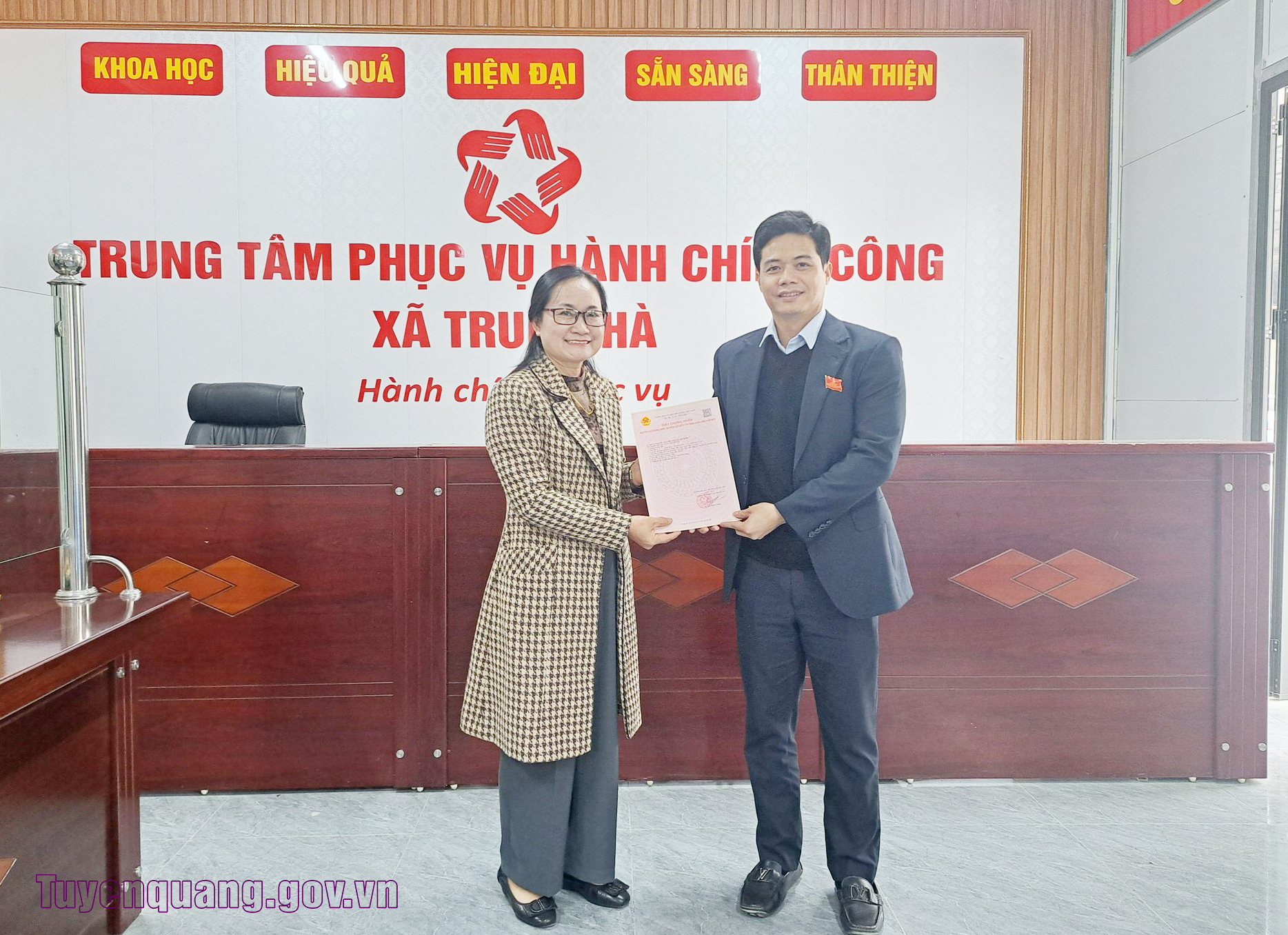 Lấy người dân làm trung tâm phục vụ