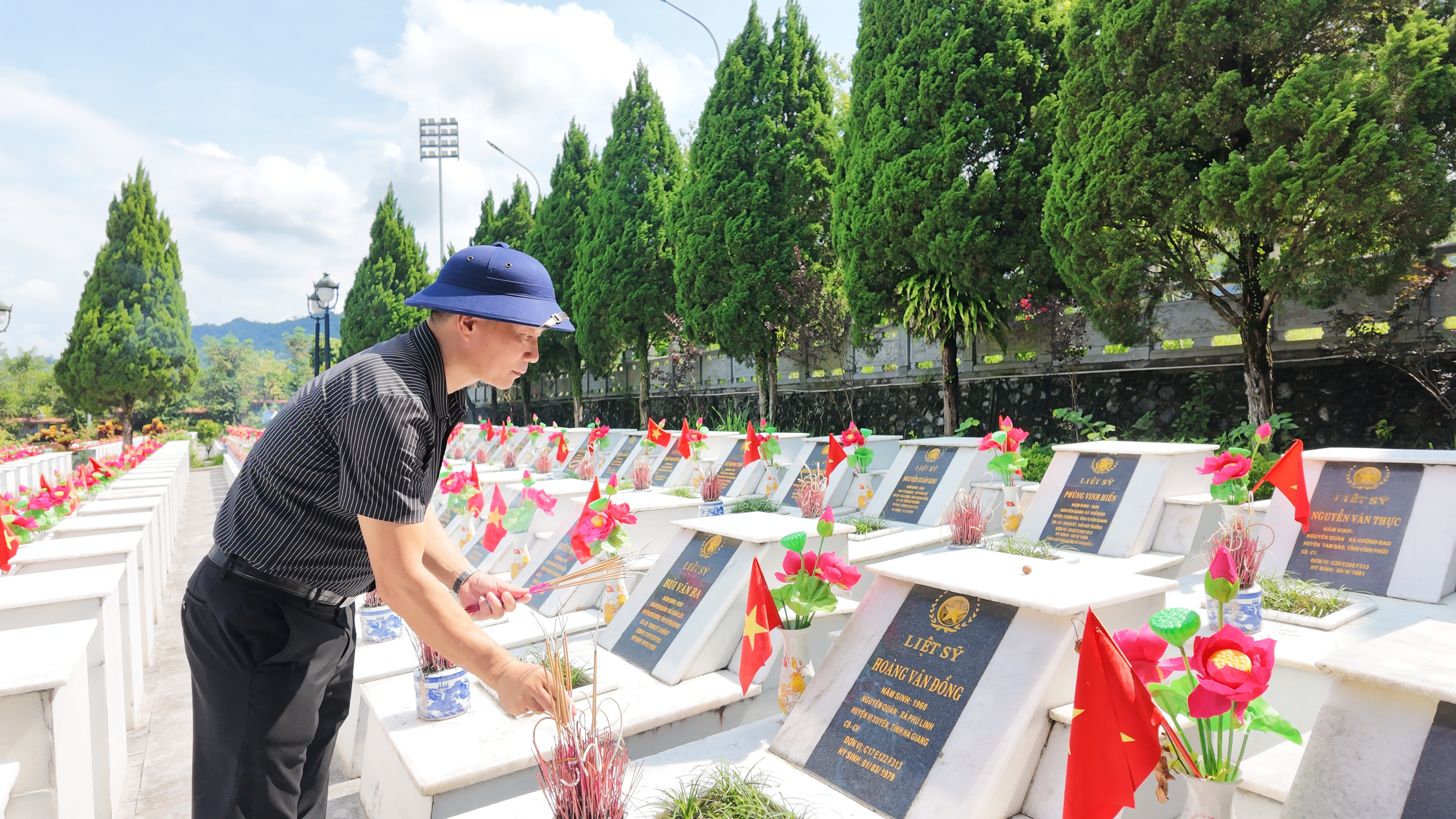 Viếng NT 13.JPG