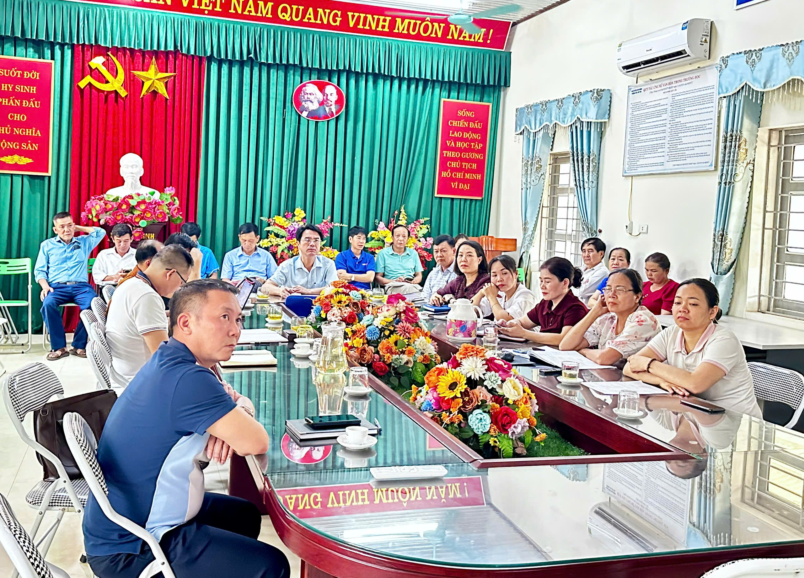 Xã Tân Thanh dự Hội nghị trực tuyến tuyên truyền, phổ biến Luật Dân số và Luật Phòng bệnh 