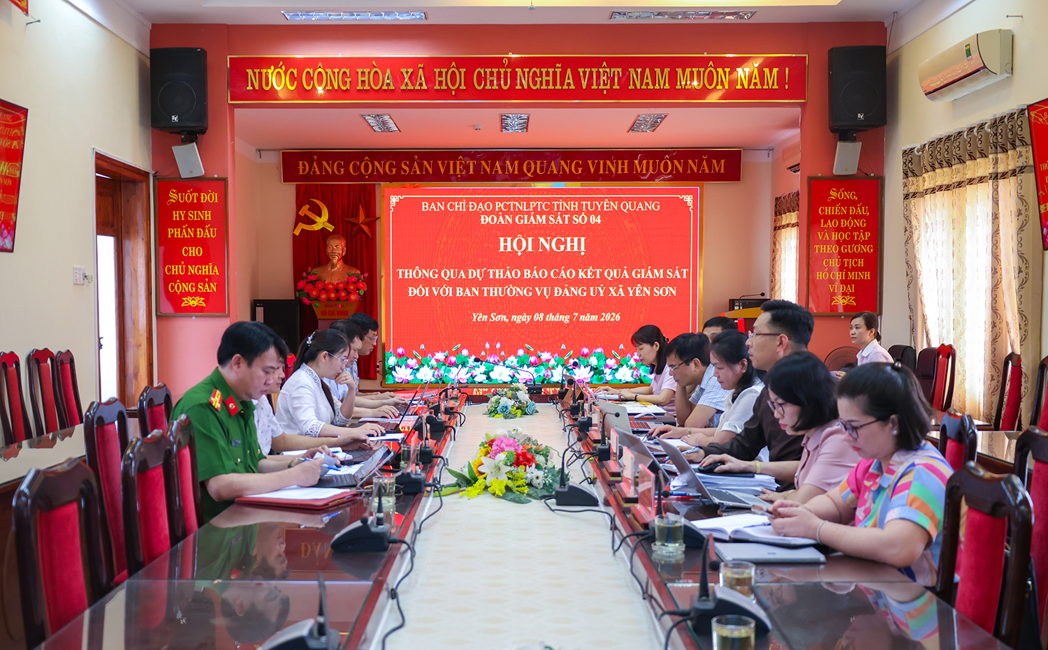Hội nghị thông qua Dự thảo báo cáo kết quả giám sát đối với Ban Thường vụ Đảng ủy xã Yên Sơn