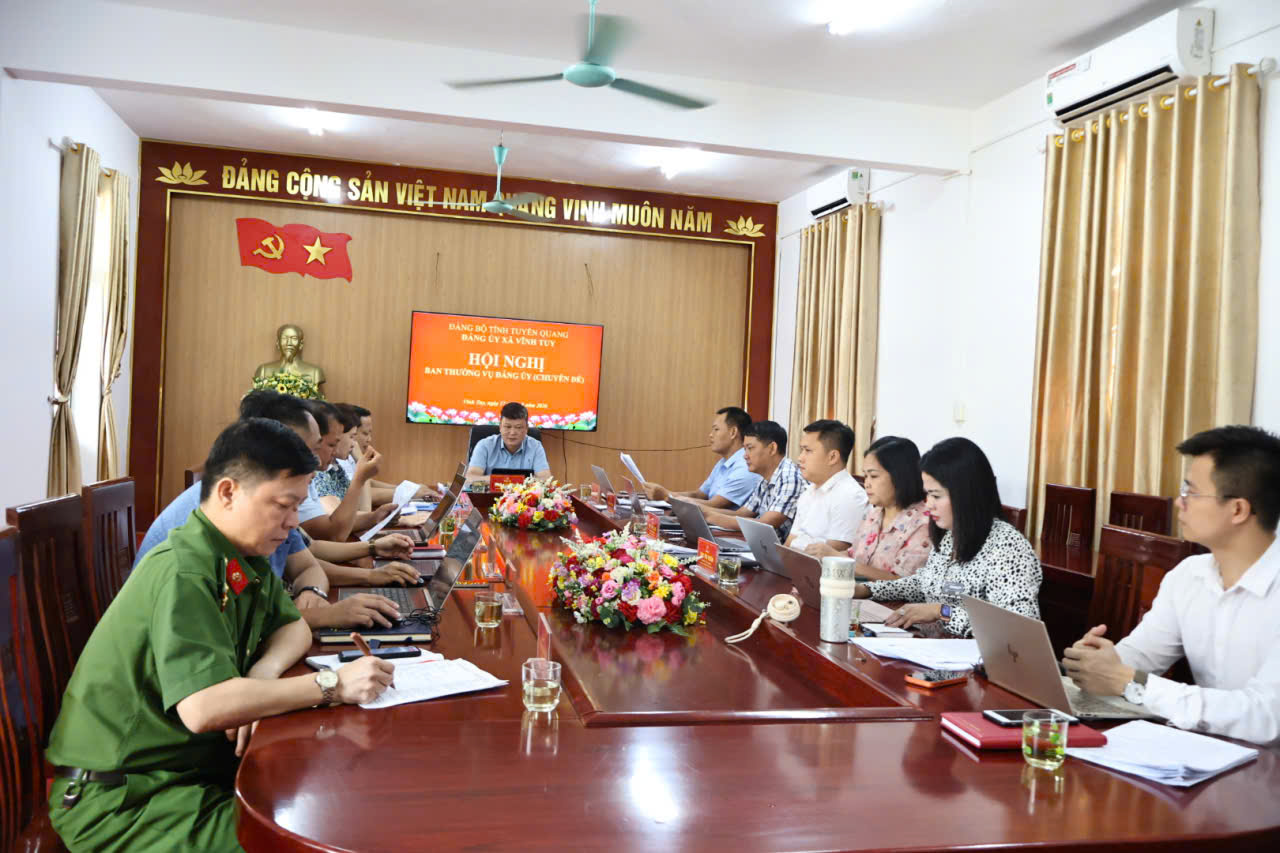 Họp BTV chuyên đề 18 th 8.jpg