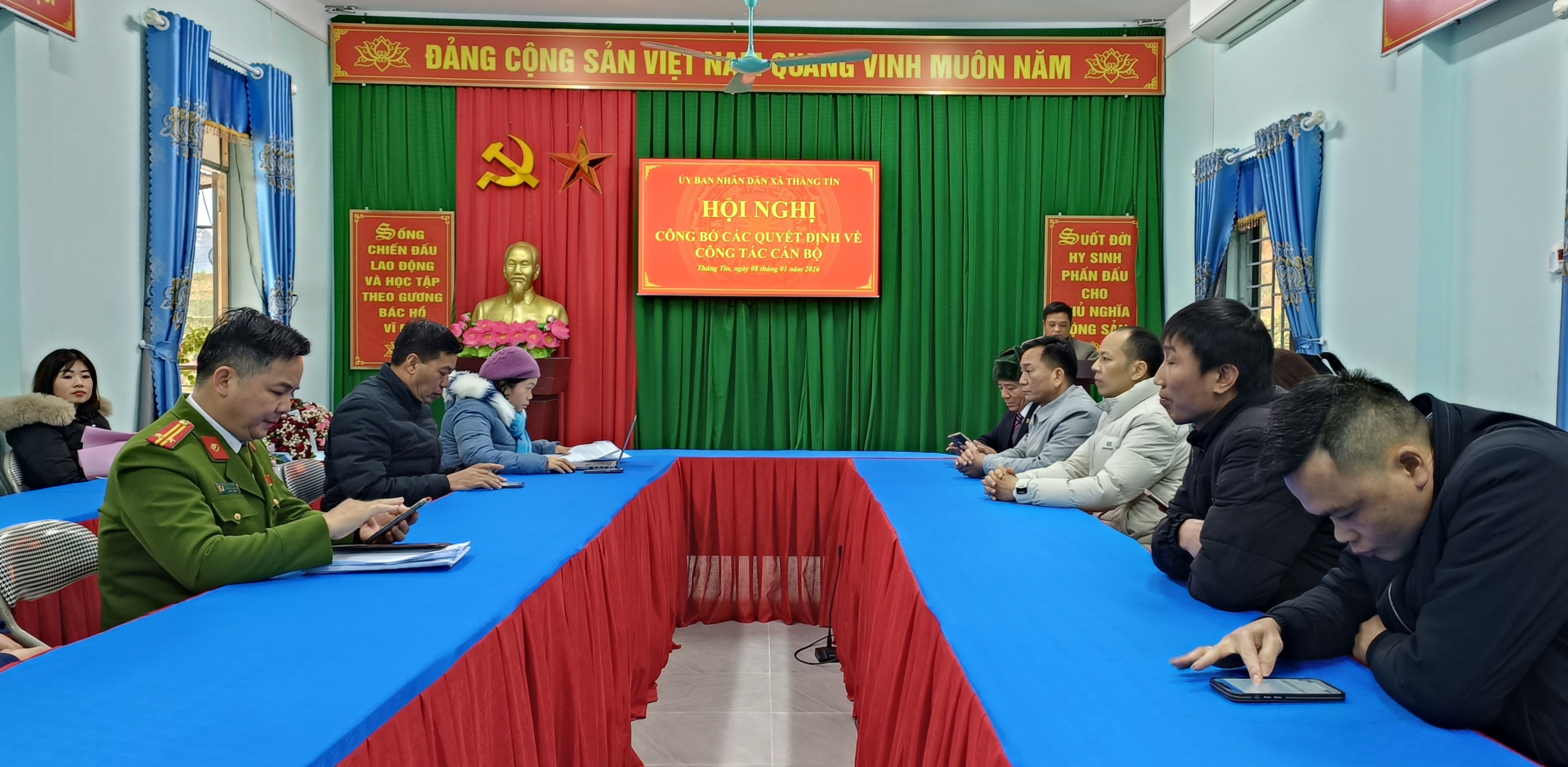 Xã Thàng Tín tổ chức Hội nghi công bố các quyết định về công tác cán bộ