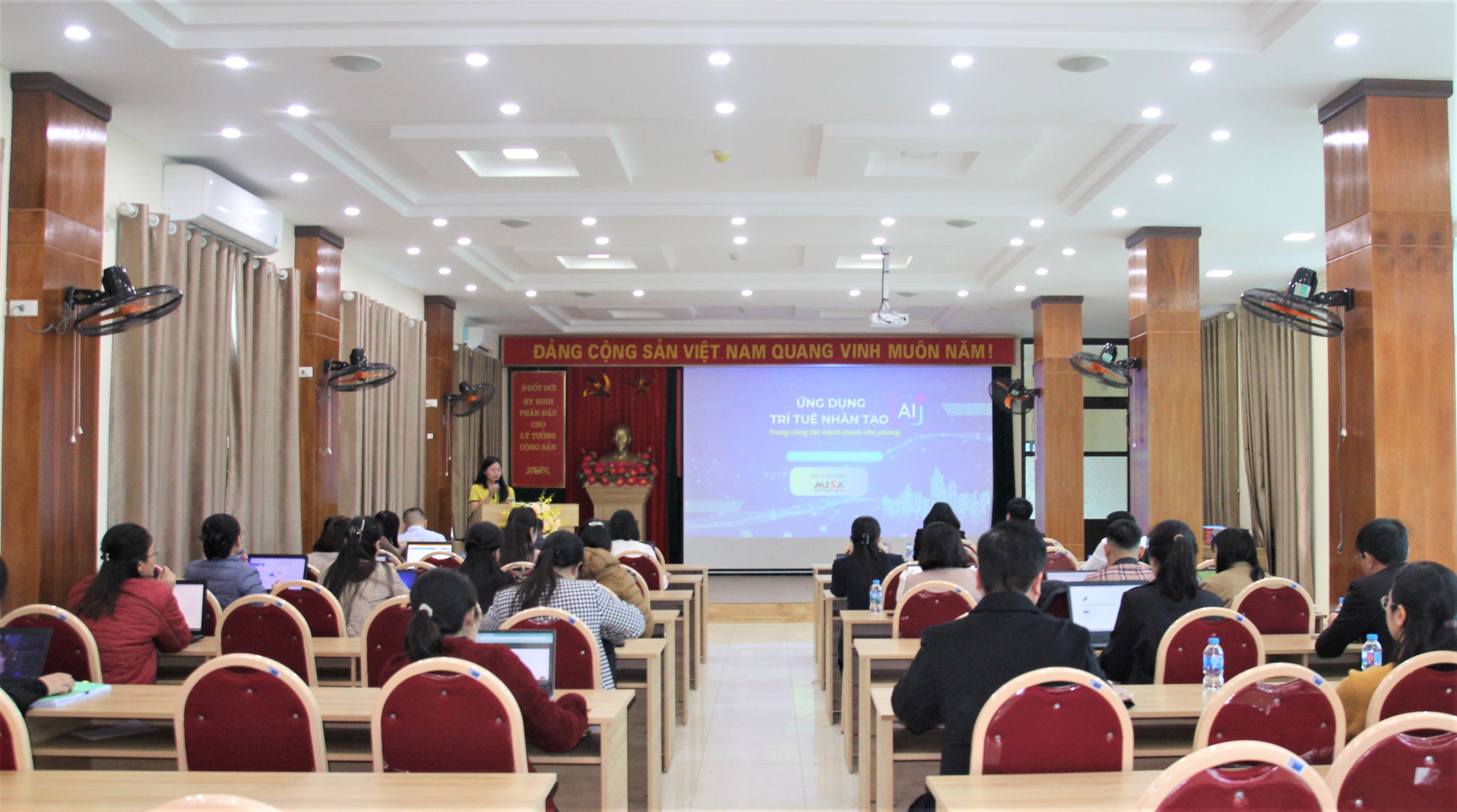 UBND phường An Tường tổ chức tổ chức tập huấn ứng dụng phần mềm MISA và AI trong quản lý chính quyền thông minh