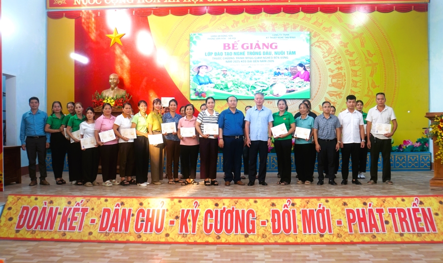Xã Đồng Yên bế mạc lớp đào tạo nghề Trồng dâu, nuôi tằm năm 2026