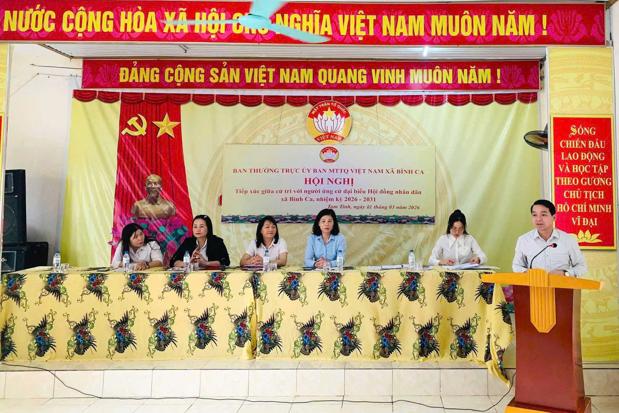 Hội nghị tiếp xúc cử tri vận động bầu cử tại xã Bình Ca