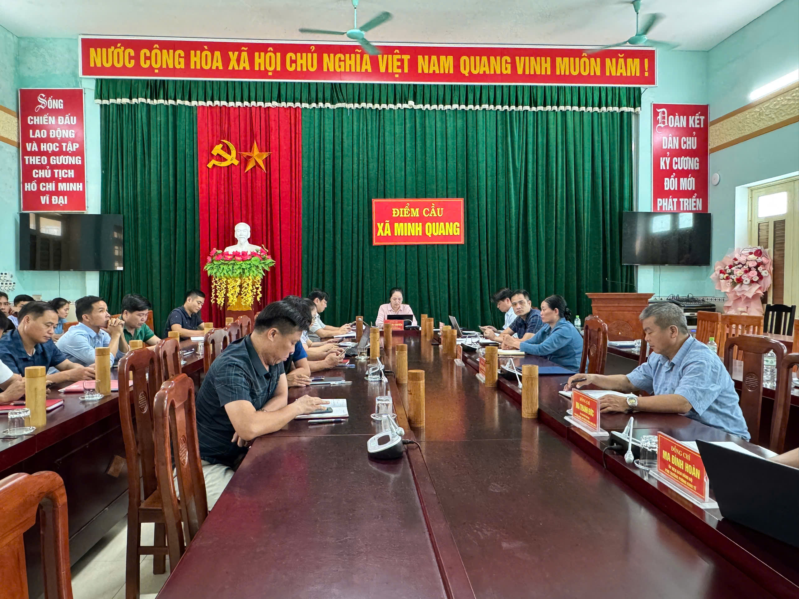 Xã Minh Quang tham dự Hội nghị trực tuyến đánh giá tiến độ triển khai công tác đo đạc, lập bản đồ địa chính và xây dựng cơ sở dữ liệu đất đai tỉnh