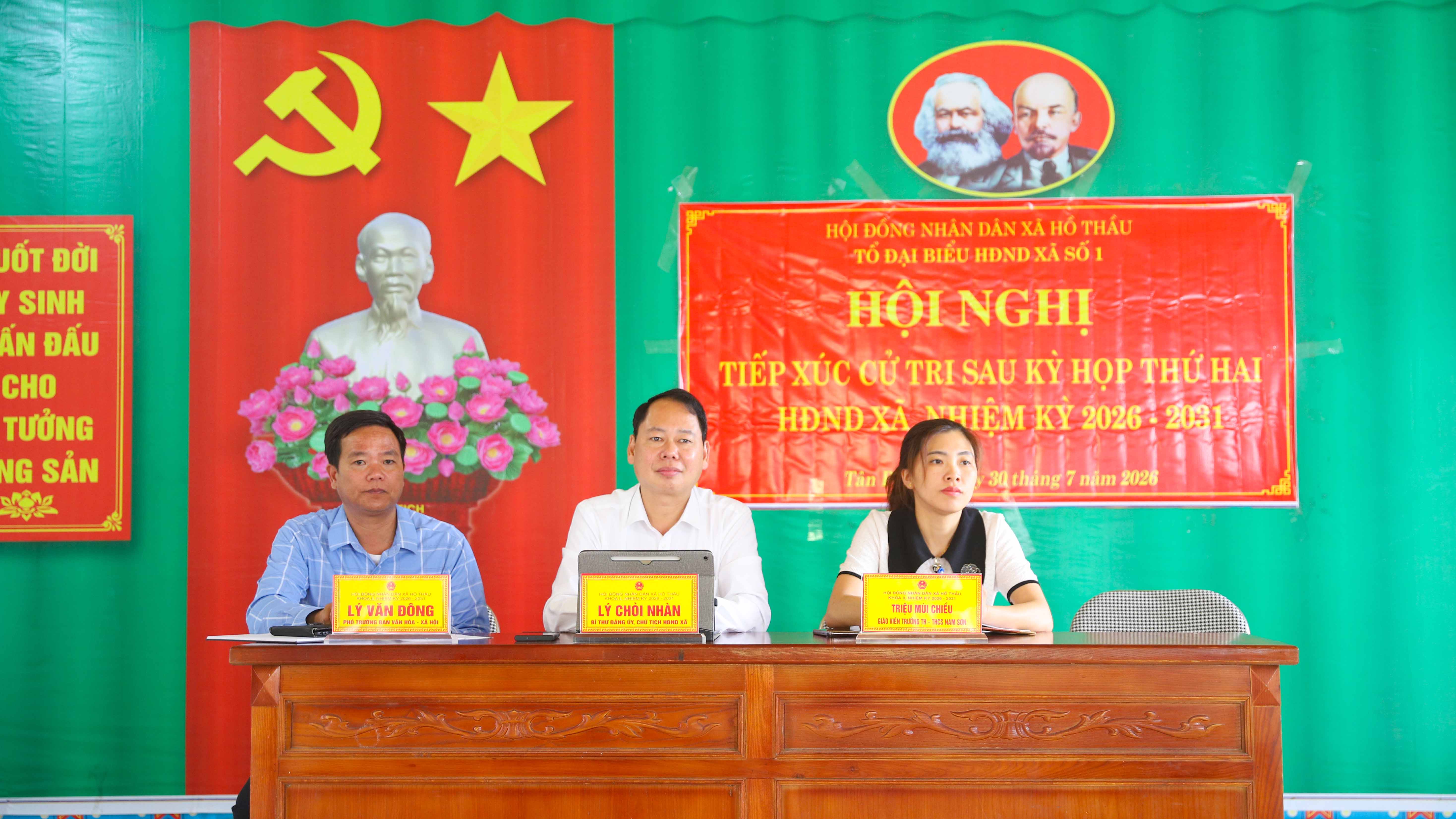 TỔ ĐẠI BIỂU HĐND SỐ 1 TIẾP XÚC CỬ TRI SAU KỲ HỌP THỨ HAI HĐND XÃ HỒ THẦU