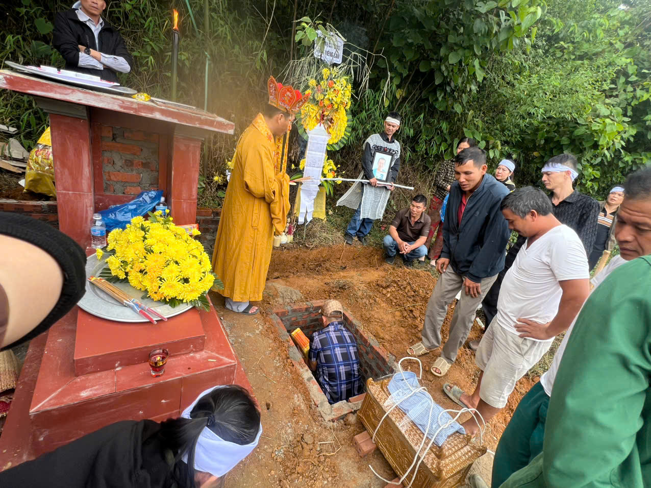 Trung tâm Công tác xã hội và Quỹ bảo trợ trẻ em tỉnh Tuyên Quang - Tổ chức khâm niệm, hỏa táng và an táng đối tượng bảo trợ xã hội từ trần.