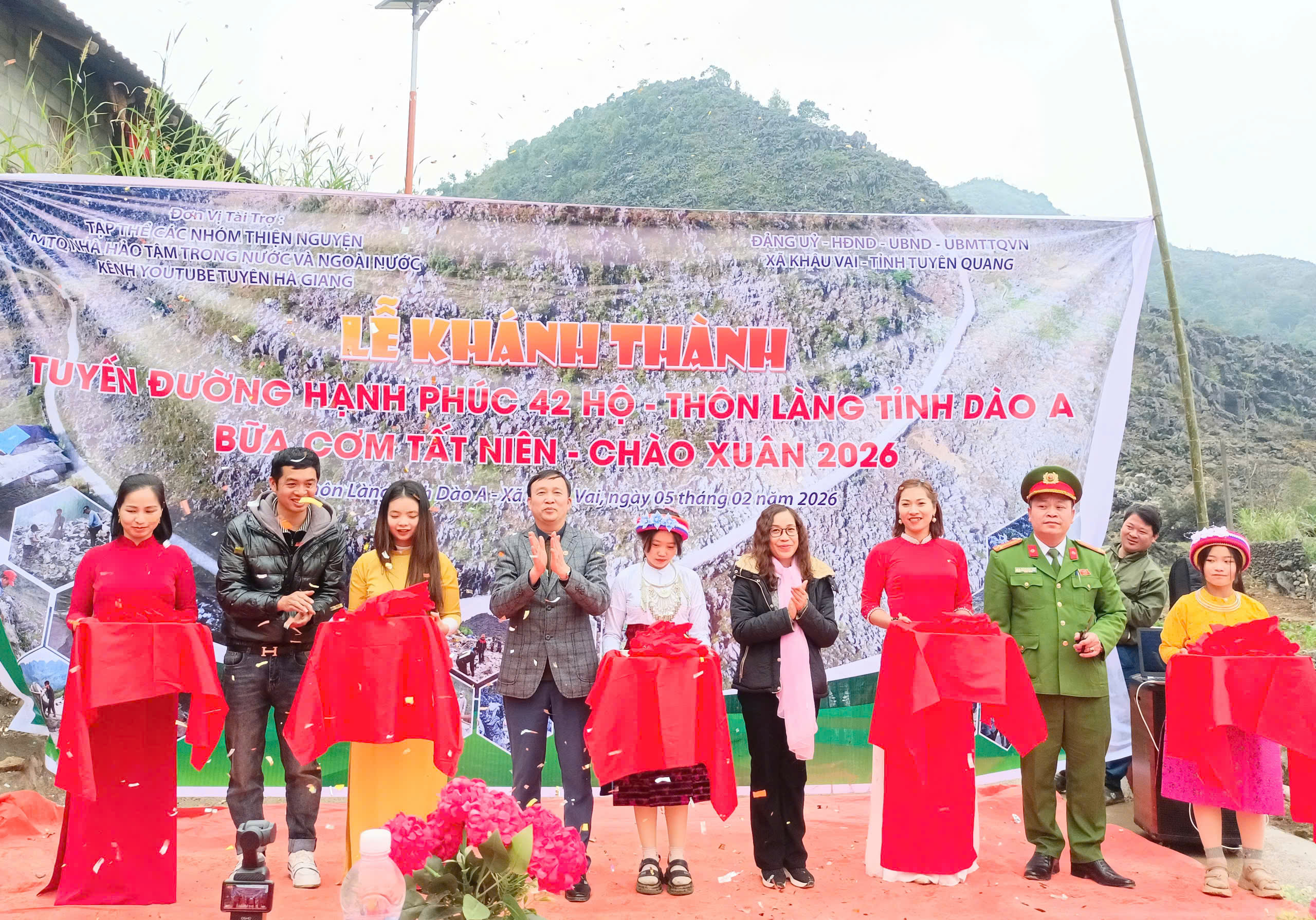 Tuyến đường “Hạnh phúc nối liền ý Đảng - lòng dân ở xã Khâu Vai”