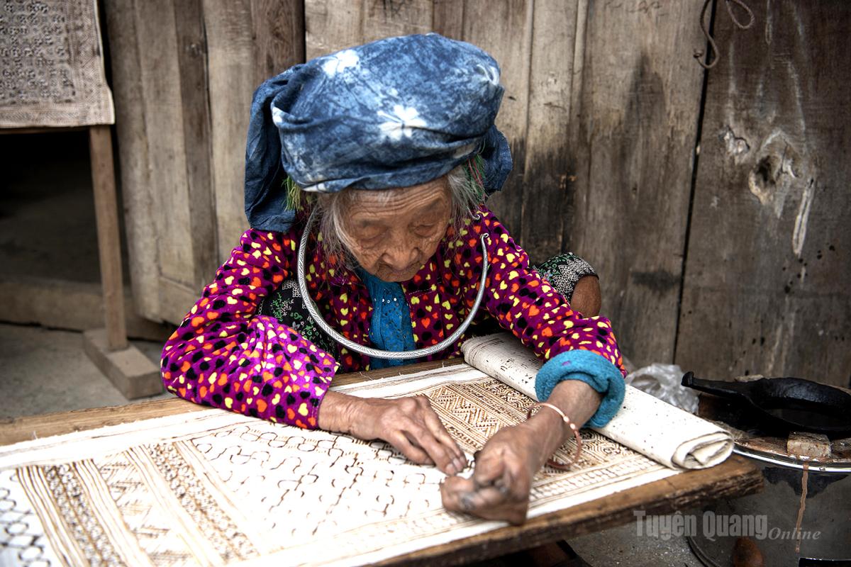 Batik Art on Hemp: The Soul of the H’Mong People