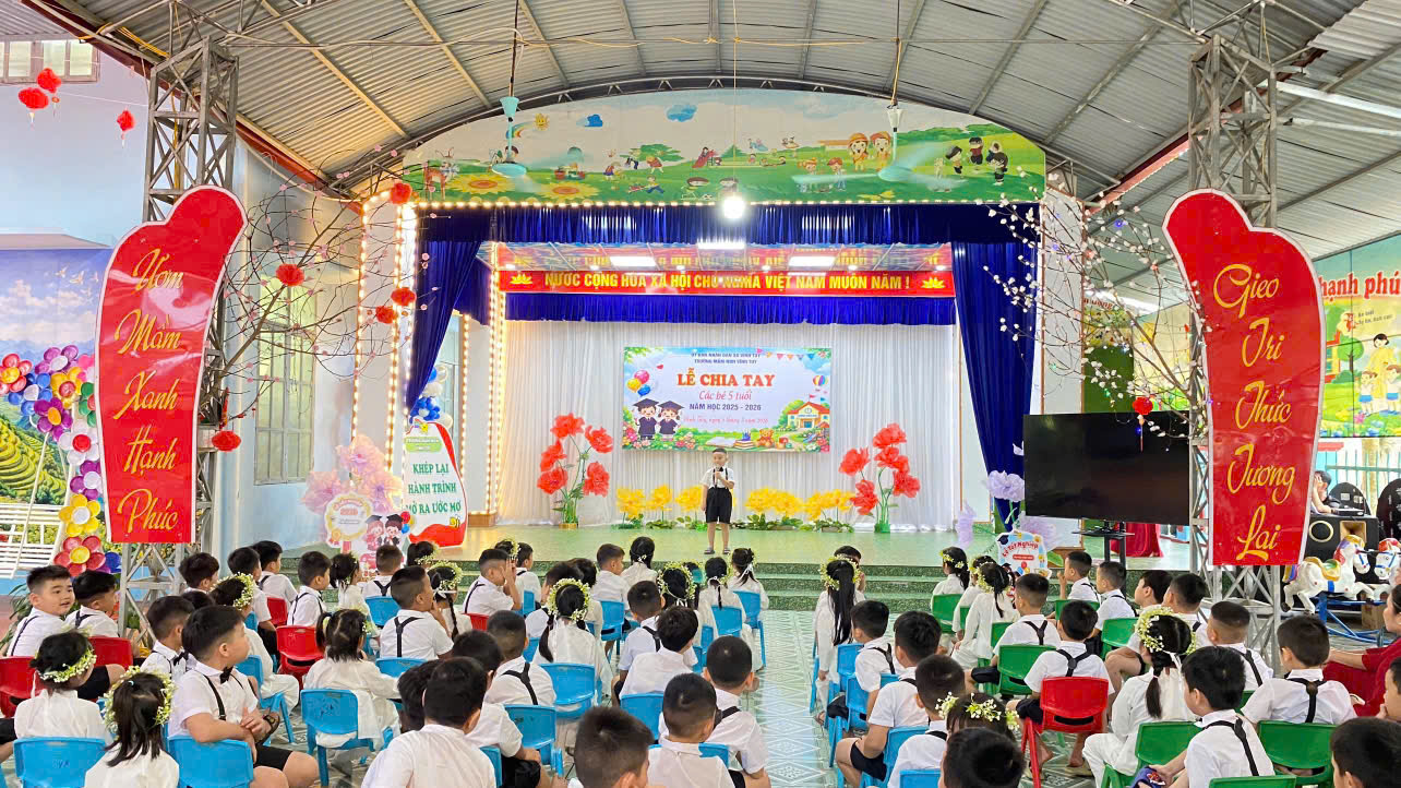 Lễ chia tay trẻ 5 tuổi 3.jpg