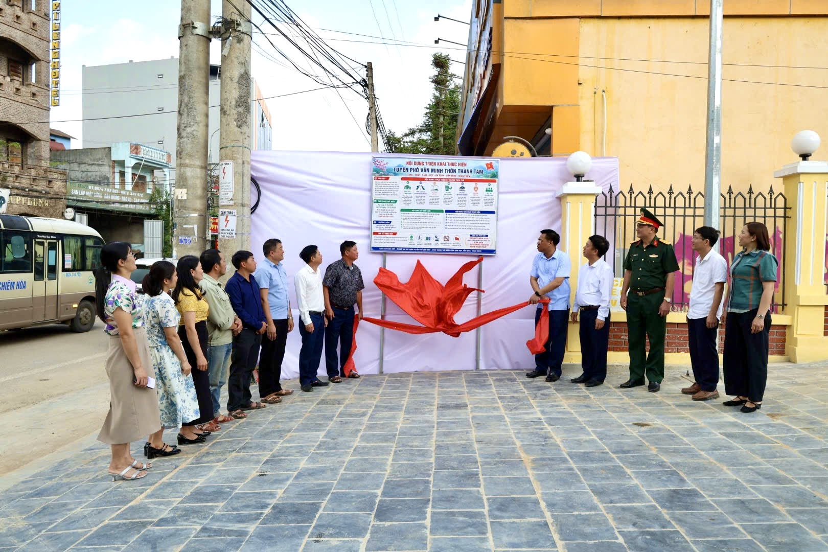 XÃ ĐỒNG VĂN RA MẮT TUYẾN PHỐ VĂN MINH GẮN VỚI PHÁT TRIỂN DU LỊCH ĐỊA PHƯƠNG