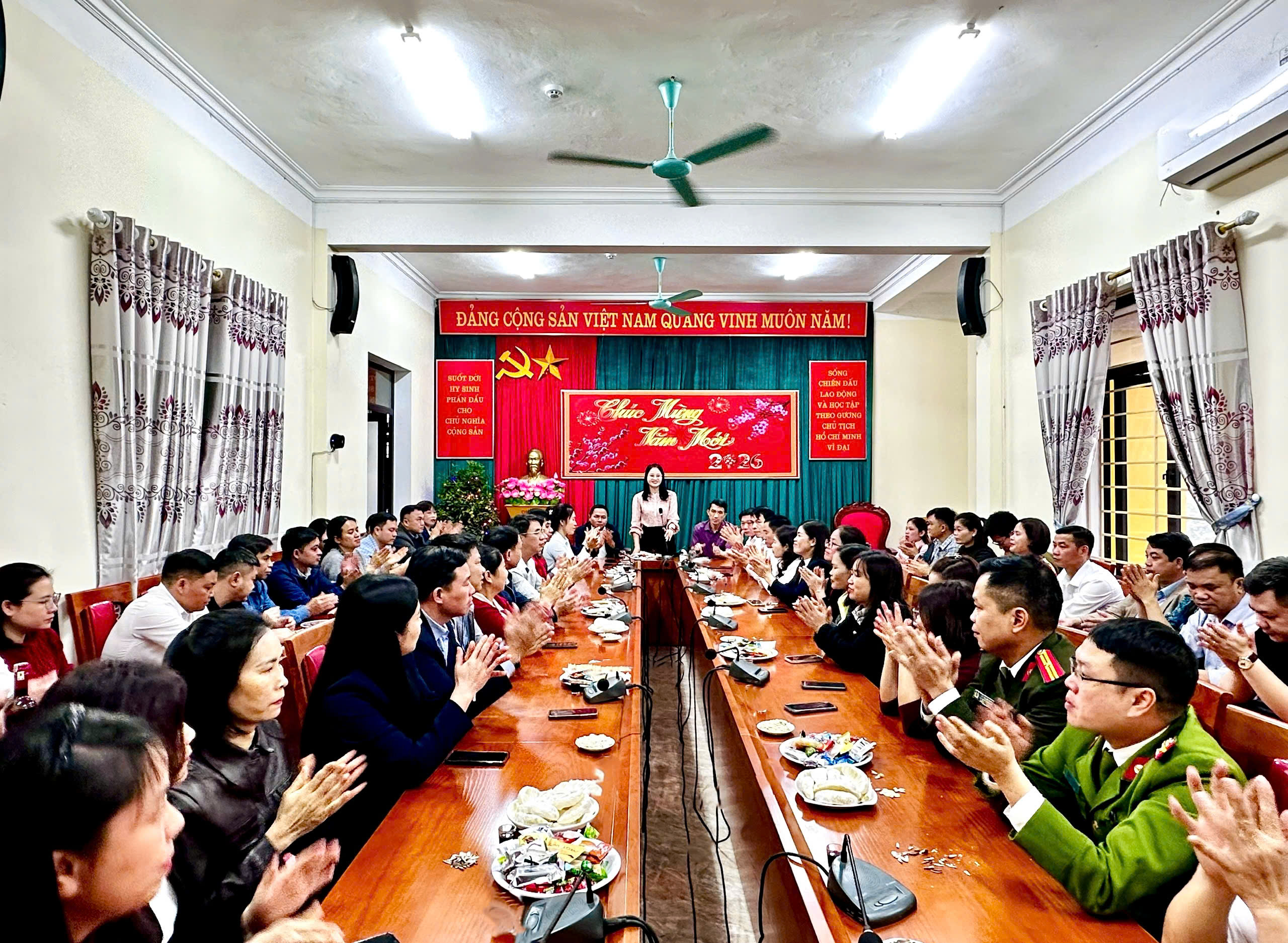 Thường trực Đảng ủy xã Minh Thanh gặp mặt cán bộ, công chức, viên chức nhân dịp Xuân Bính Ngọ 2026