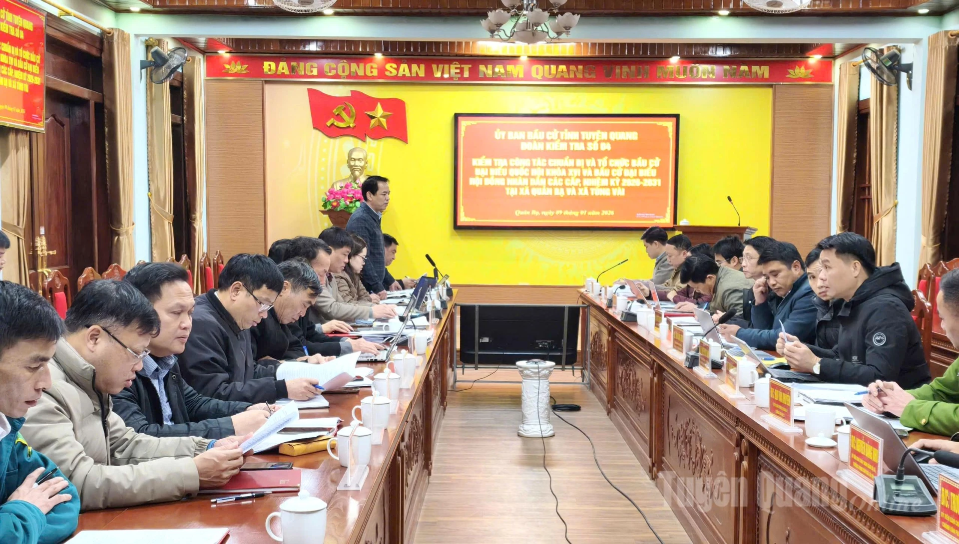 Đoàn kiểm tra của Ủy ban bầu cử tỉnh kiểm tra tại xã Quản Bạ, Tùng Vài