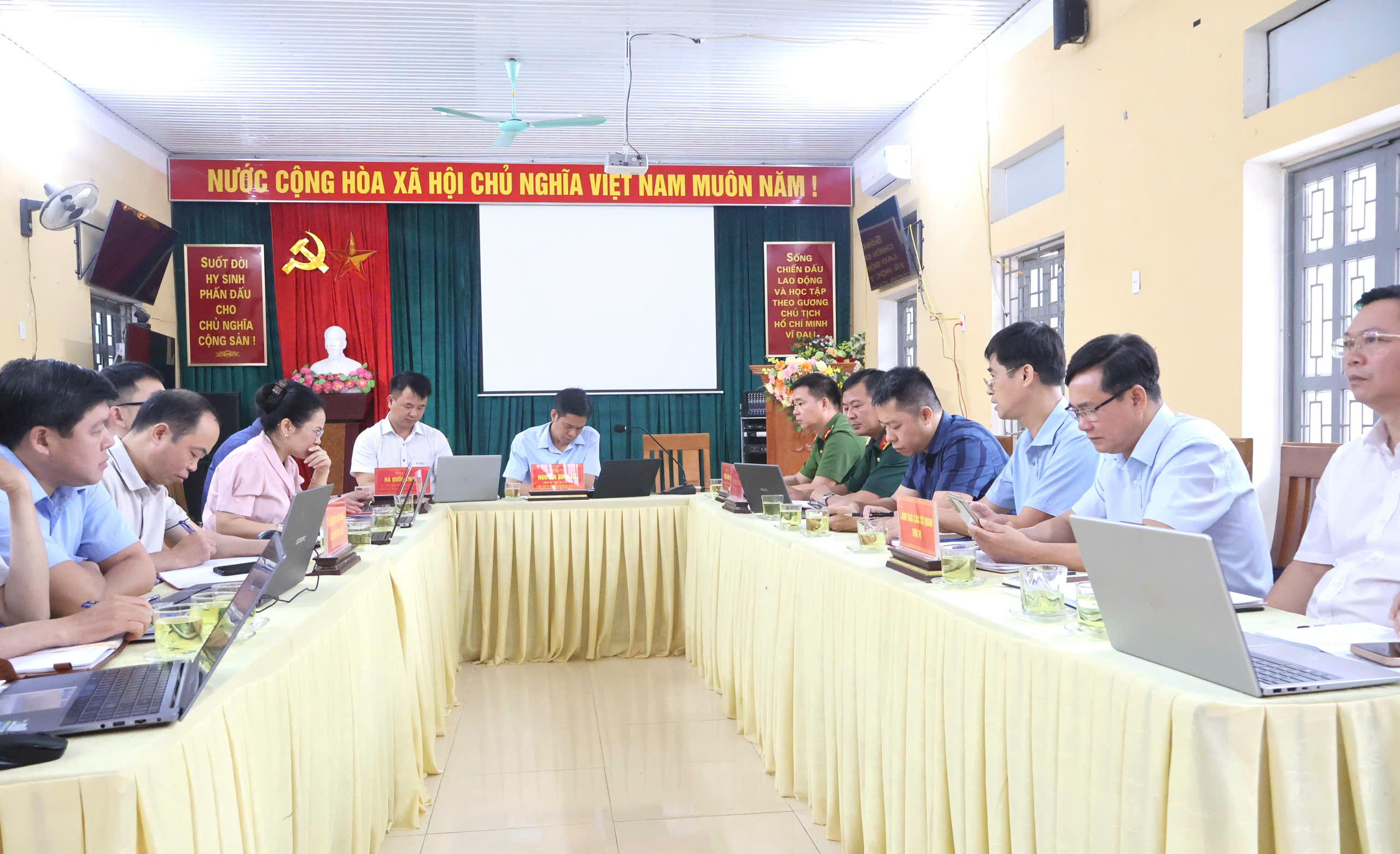 HỘI NGHỊ BÌNH XÉT THI ĐUA, KHEN THƯỞNG NĂM HỌC 2025–2026