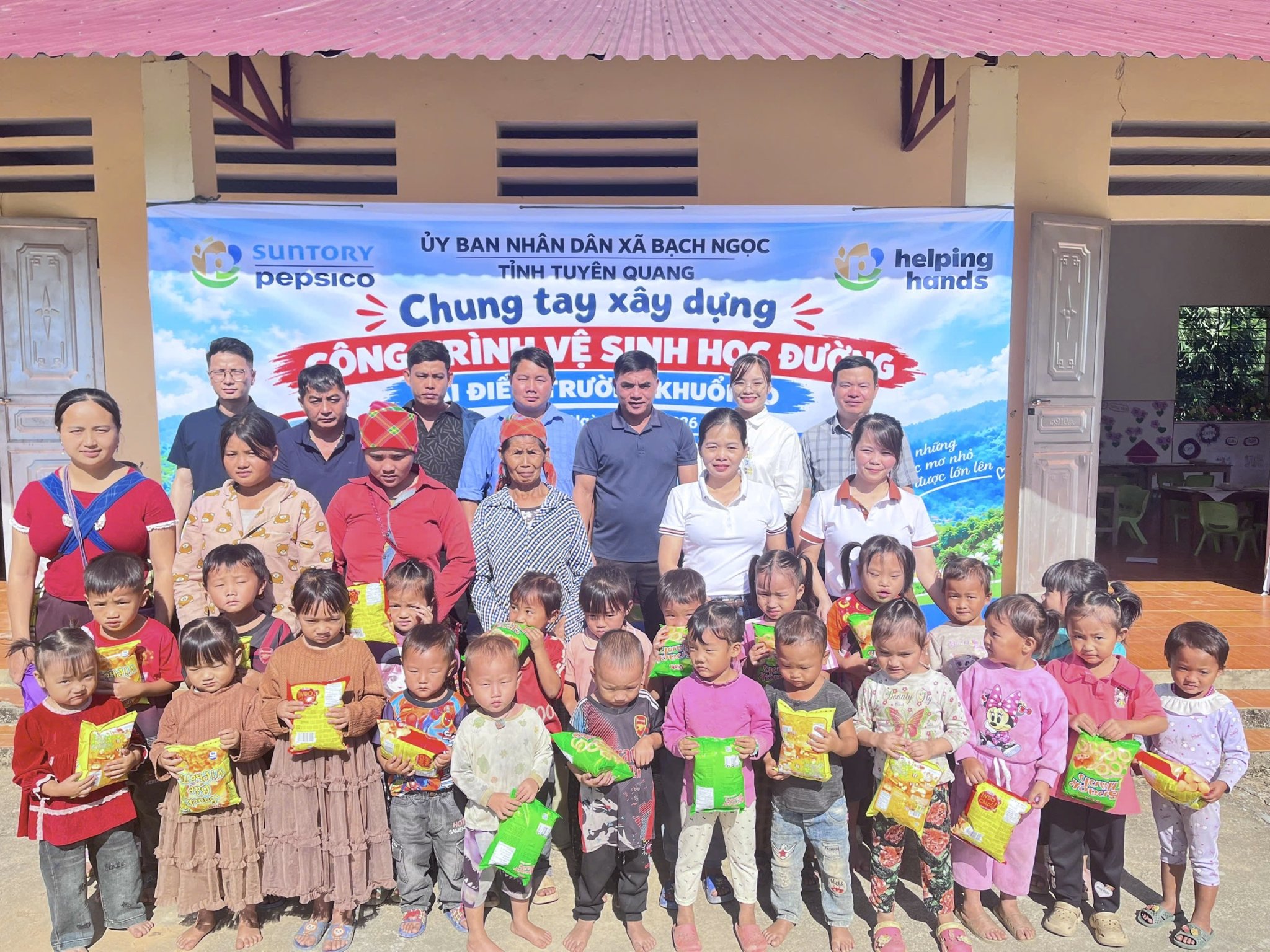 Khởi công công trình vệ sinh học đường tại điểm trường Mầm non Khuổi Dò