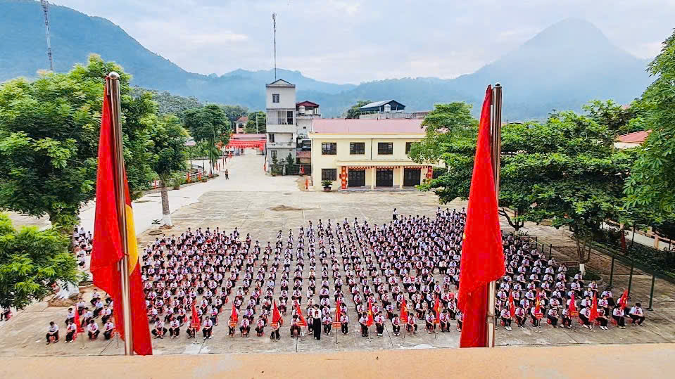 TRƯỜNG TIỂU HỌC VÀ THCS XUÂN GIANG TỔ CHỨC TIẾT SINH HOẠT DƯỚI CỜ ĐẦU NĂM HỌC