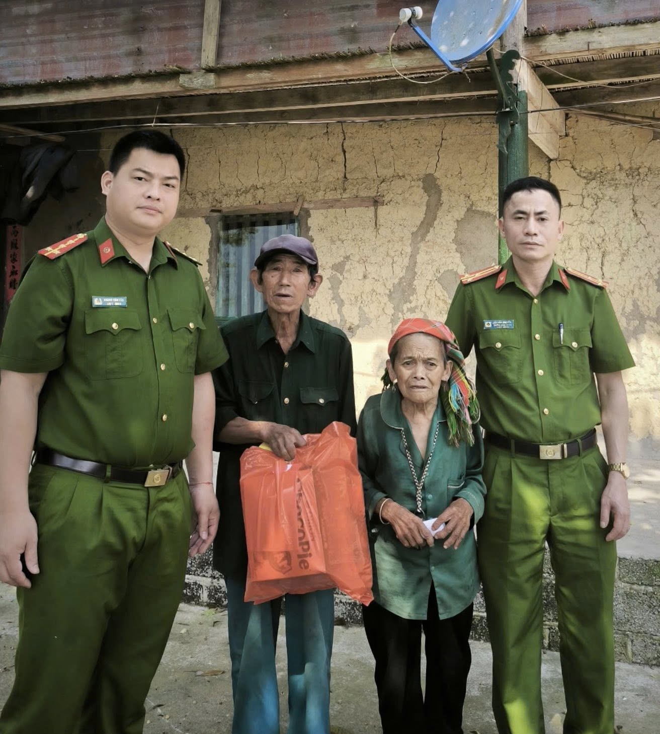 Điểm tựa tinh thần vững vàng cho người yếu thế