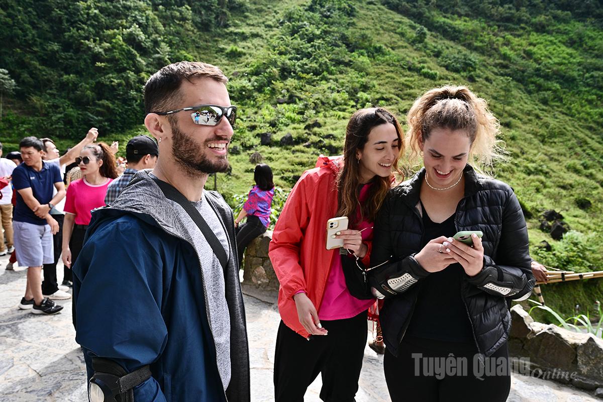 “Số hóa” để tham gia giao thông an toàn lên cao nguyên đá