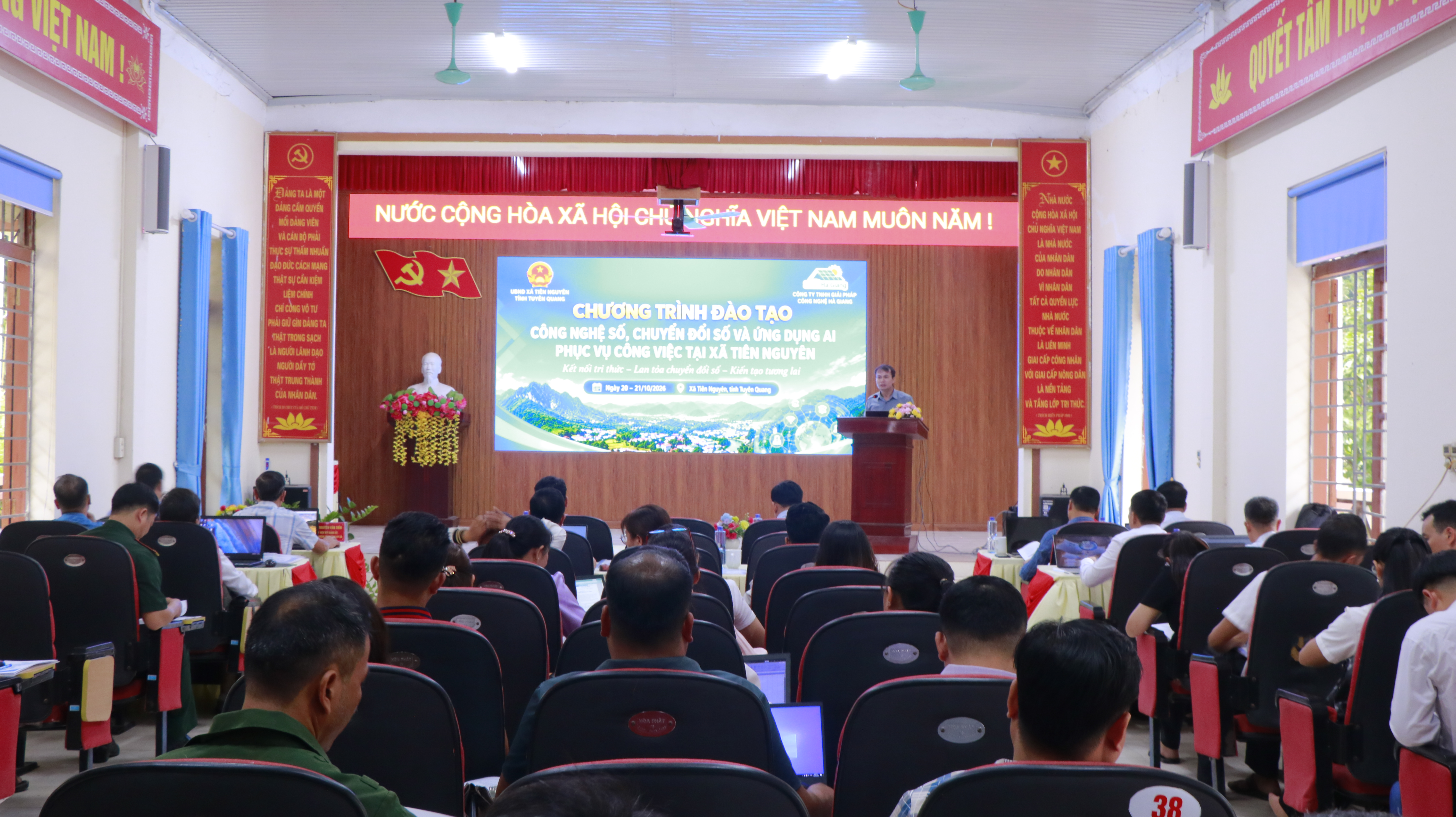 Xã Tiên Nguyên tập huấn ứng dụng trí tuệ nhân tạo (AI) trong giải quyết thủ tục hành chính và hoạt động công vụ
