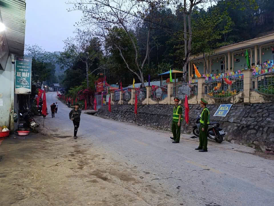 CÔNG AN XÃ NIÊM SƠN TĂNG CƯỜNG BẢO ĐẢM TRẬT TỰ AN TOÀN GIAO THÔNG TRÊN ĐỊA BÀN