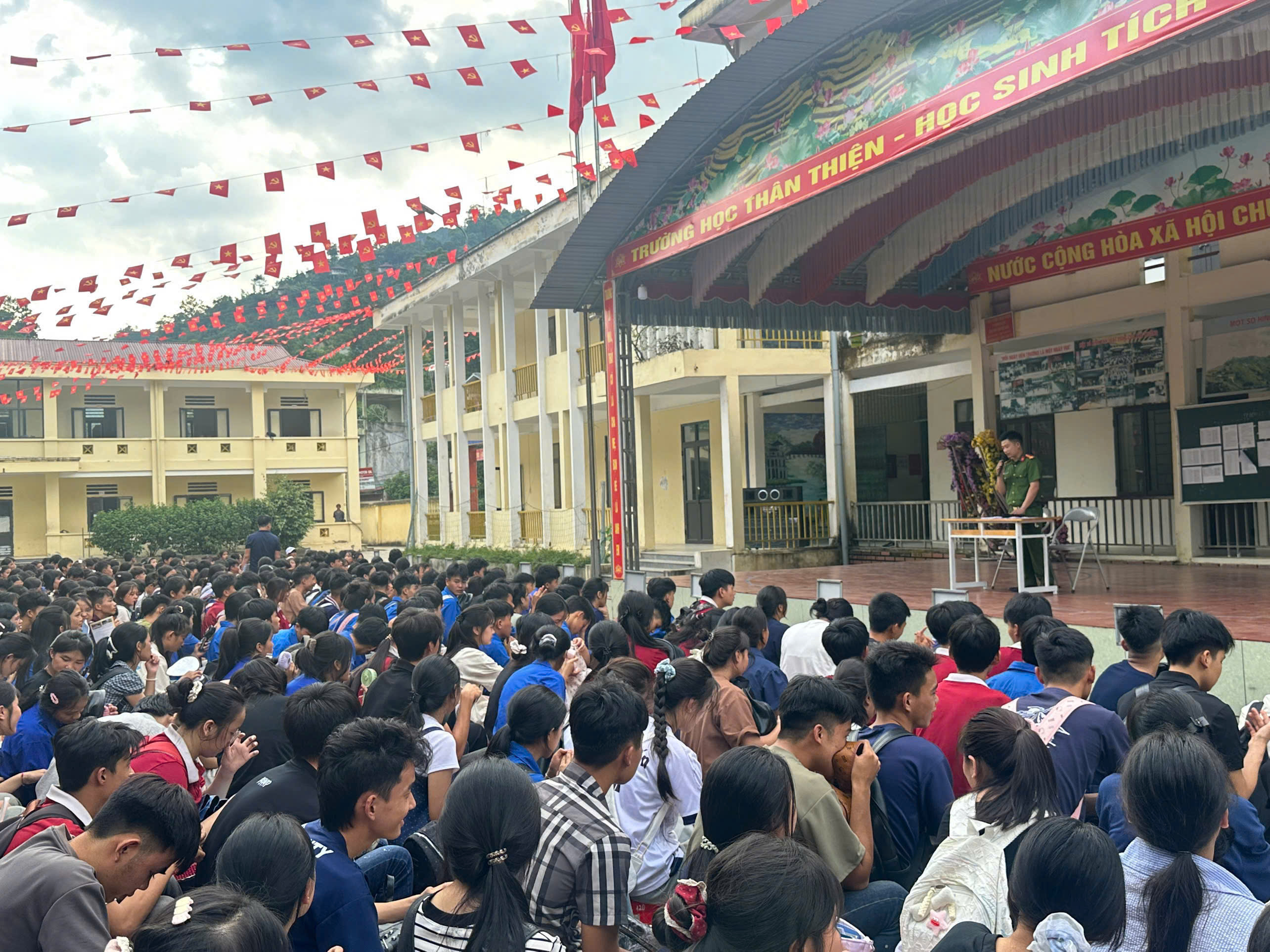 TRANG BỊ KIẾN THỨC PHÁP LUẬT – CHỦ ĐỘNG PHÒNG NGỪA TỘI PHẠM TỪ LỨA TUỔI HỌC SINH