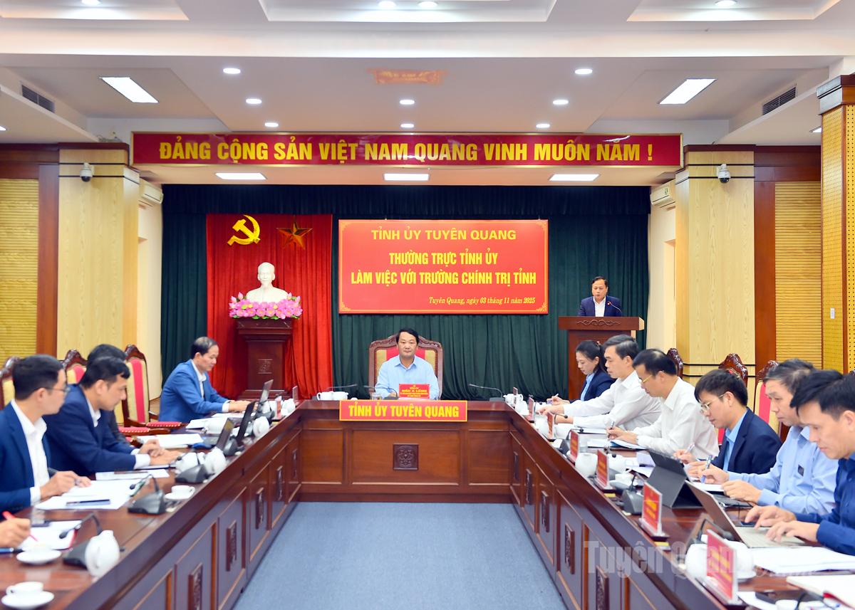 Đẩy mạnh xây dựng Trường Chính trị đạt chuẩn, đáp ứng yêu cầu đào tạo cán bộ trong giai đoạn mới