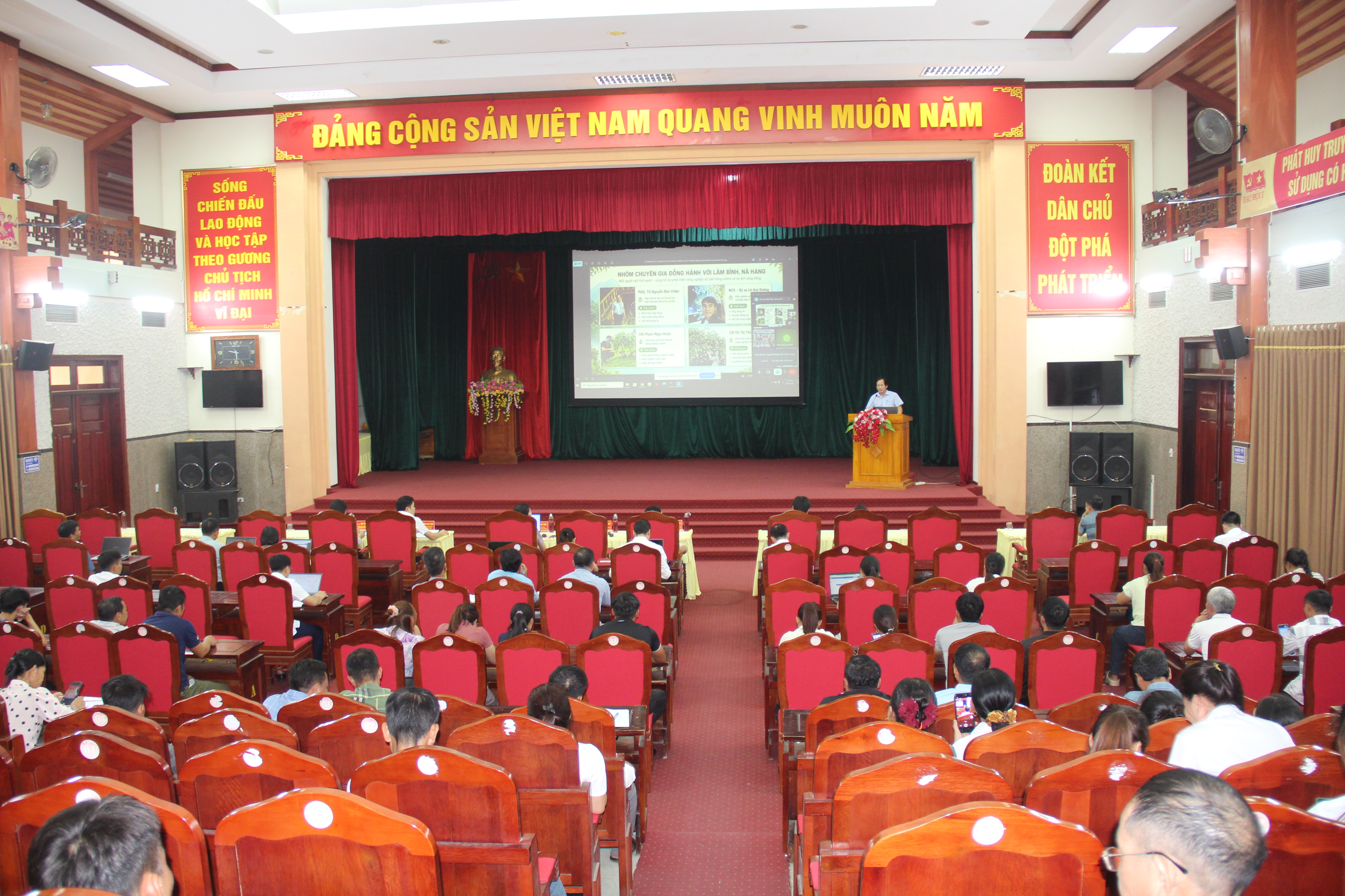 Lâm Bình tập huấn khởi nghiệp, ứng dụng AI quảng bá sản phẩm và du lịch địa phương năm 2026